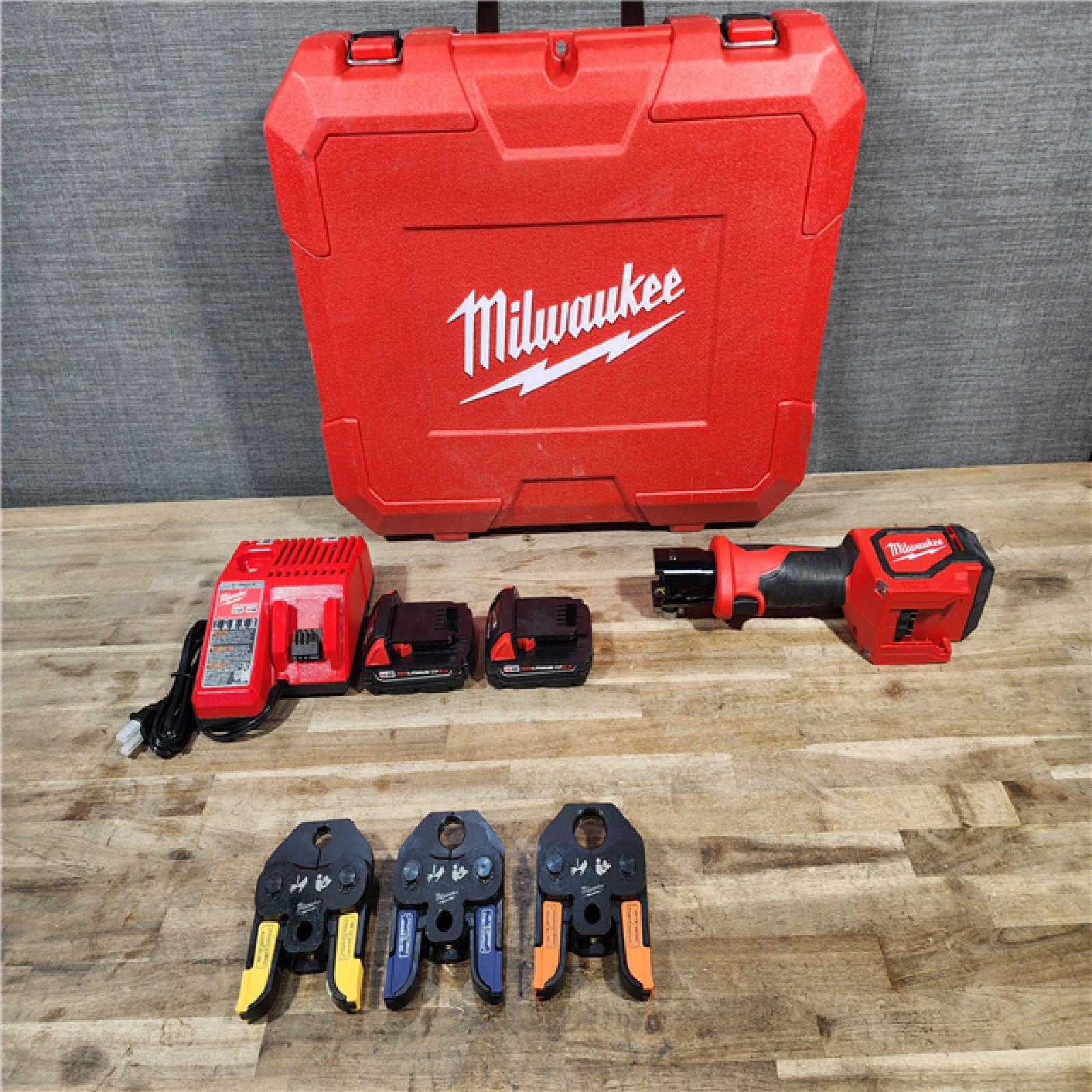 HOUSTON LOCATION - AS-IS Milwaukee-2674-22P M18 Short Throw Press Tool Kit W/ Viega PureFlow Jaws