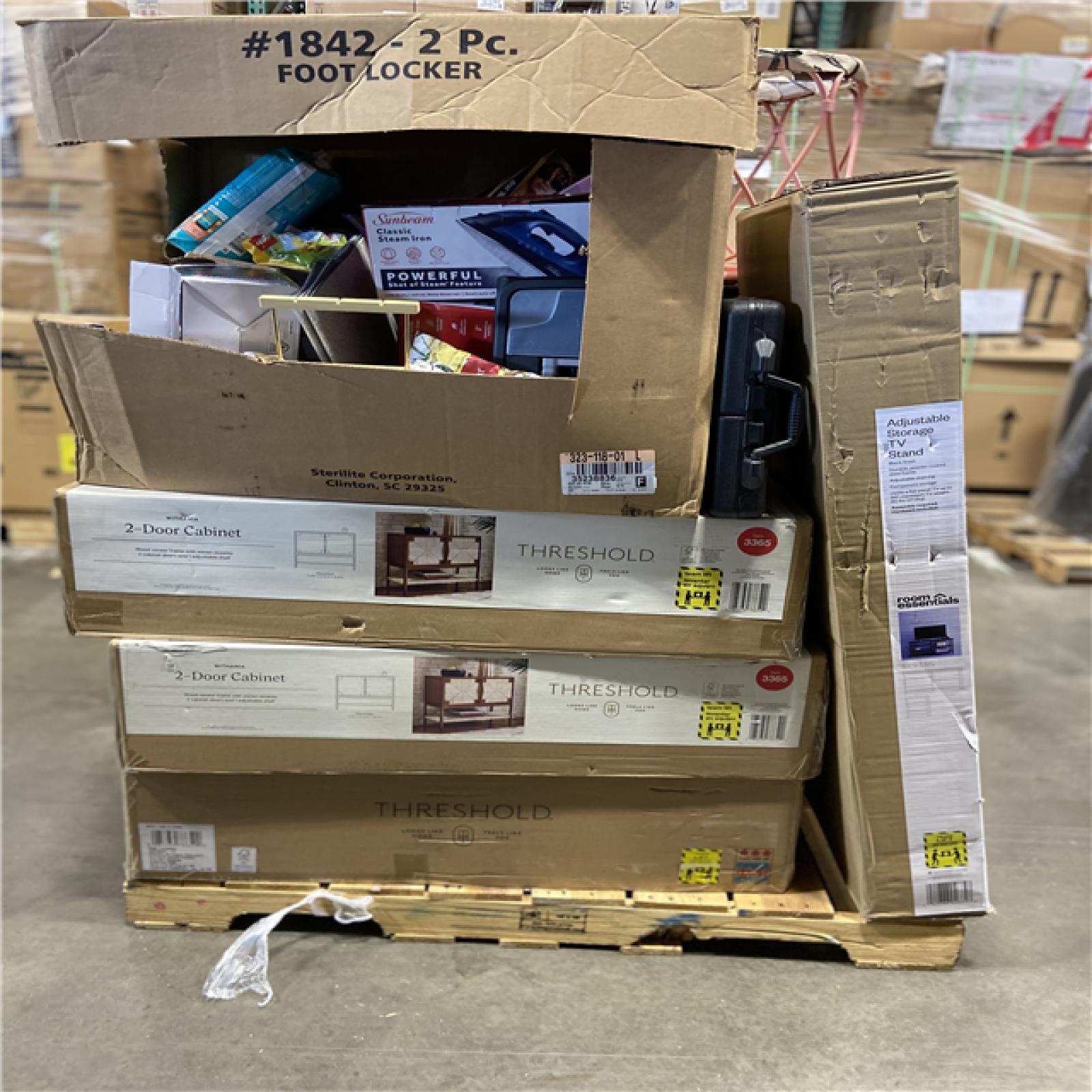 DALLAS LOCATION - BULLSEYE CLOTHING, HOME GOODS PALLET