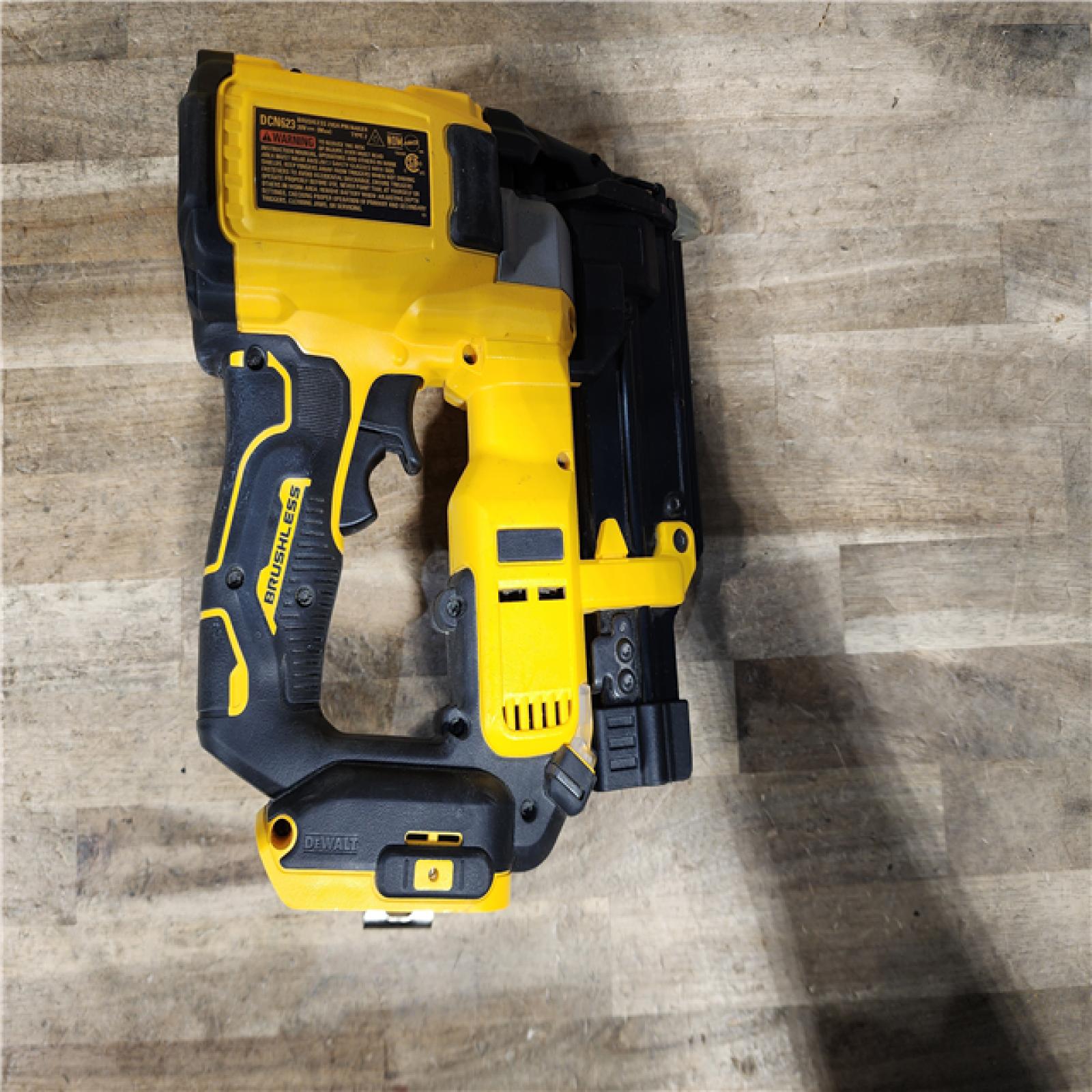 HOUSTON LOCATION - AS-IS DEWALT ATOMIC 20V MAX Lithium Ion Cordless 23 Gauge Pin Nailer Kit
