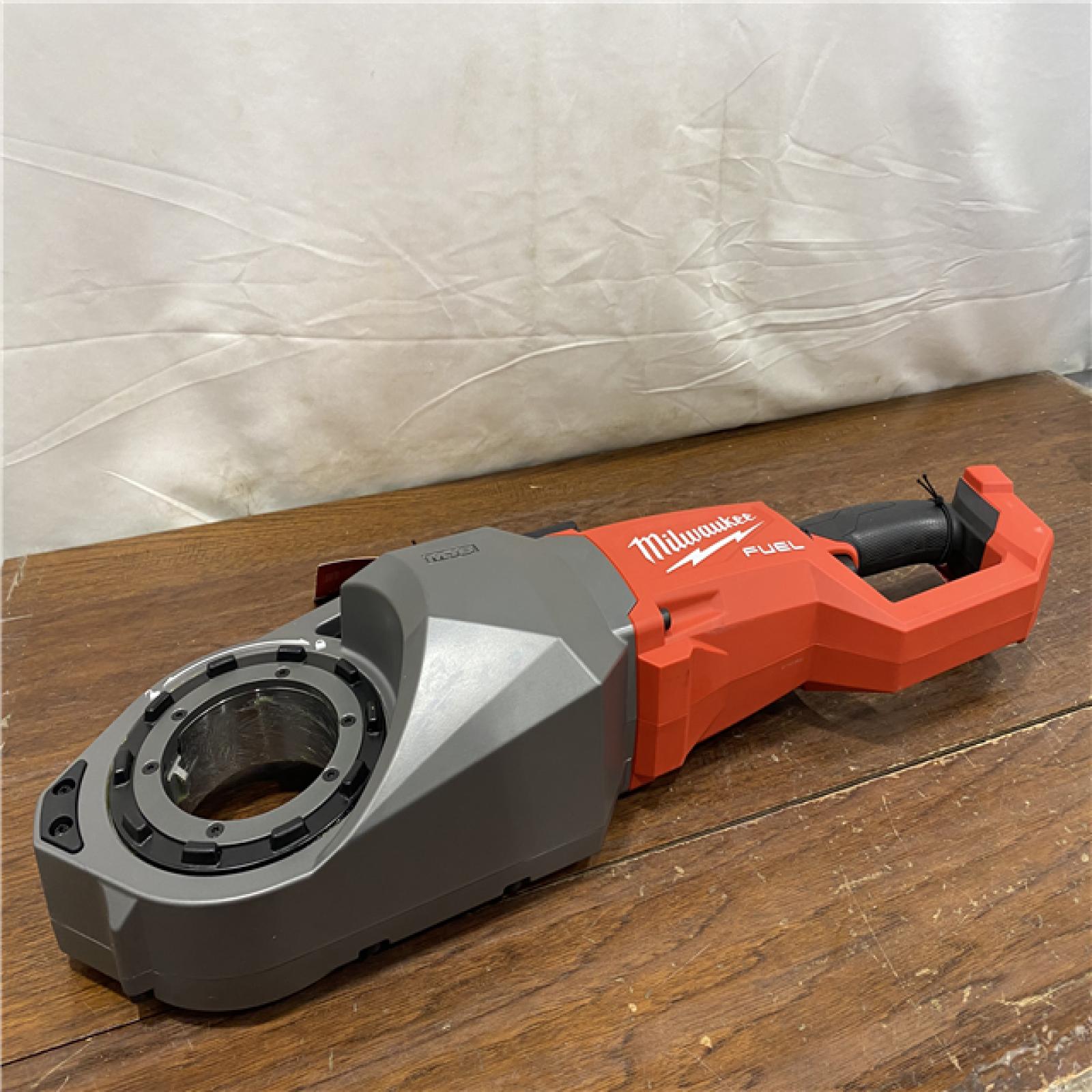 AS-ISMilwaukee Tool Power Pipe Threaders; Type: Cordless Pipe Threader ; Maximum Pipe Capacity: 2in ; Voltage: 18; 18V ; Voltage: 18V ; Spindle Speed: 41