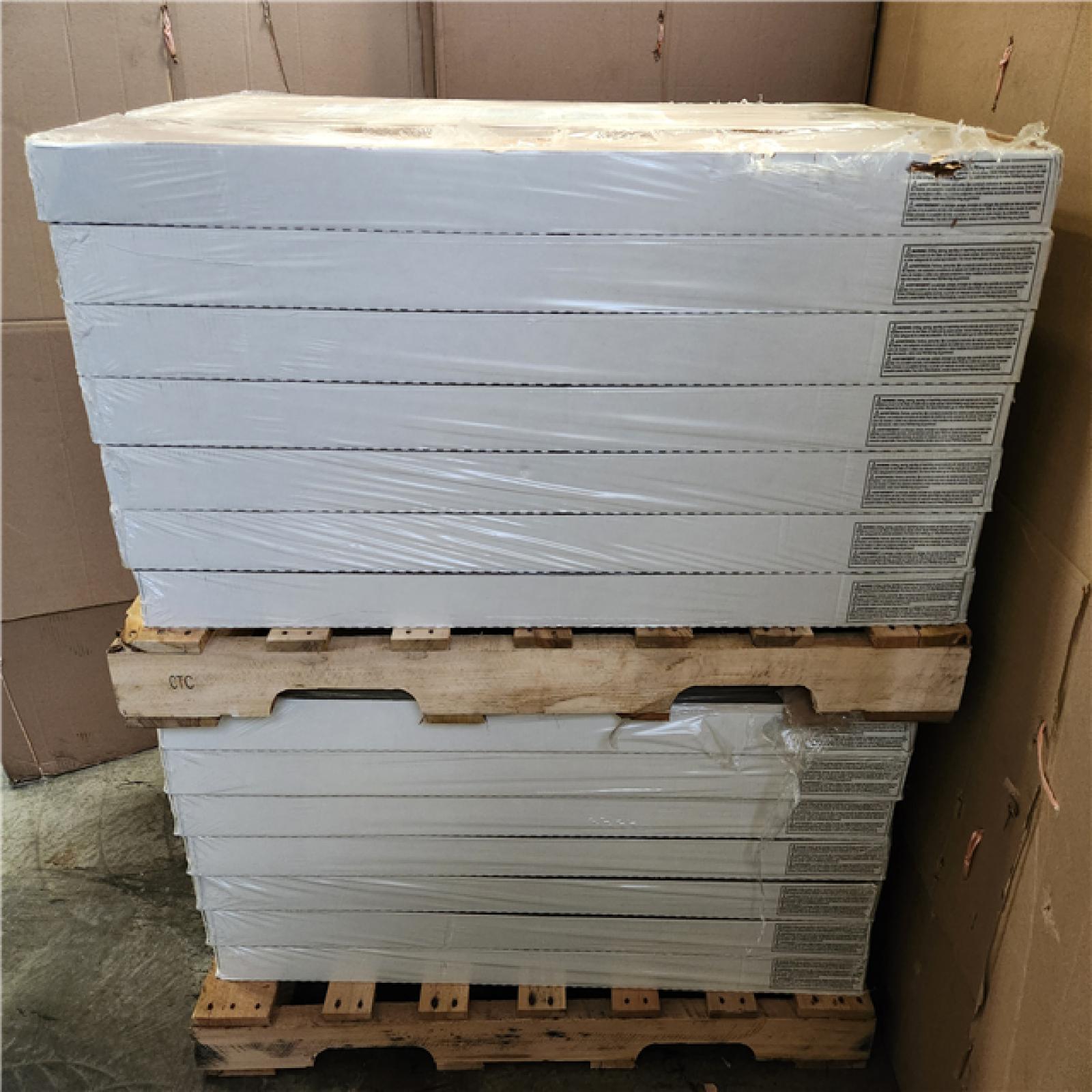 Phoenix Location AS-IS Home Decorators Collection Elland Road Elm 12 mm T x 8 in. W Waterproof Laminate Wood Flooring(669 sq. ft./42 Case)