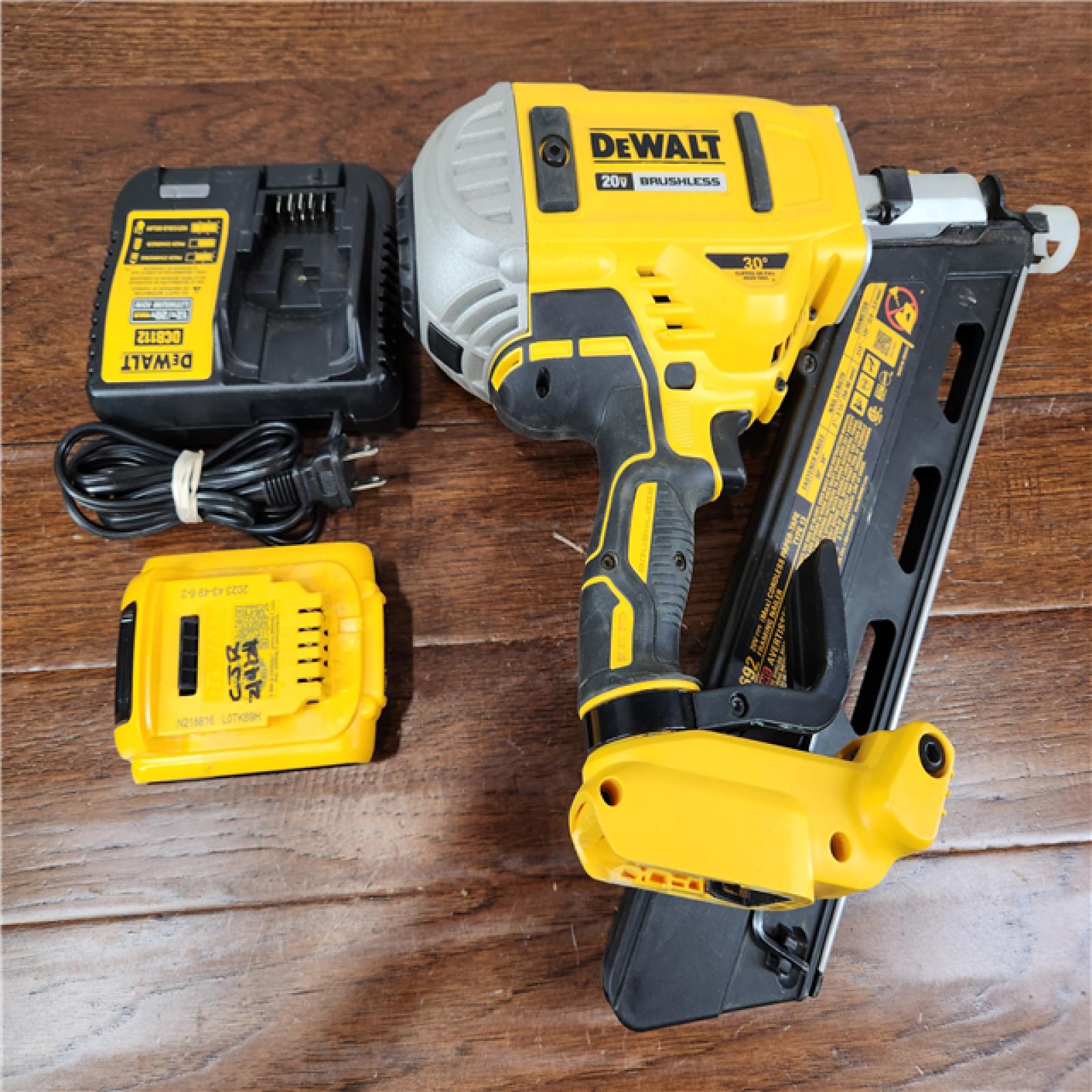 AS-IS DeWalt 20V MAX Brushless Cordless 2-Speed 30° Paper Collated Framing Nailer Kit