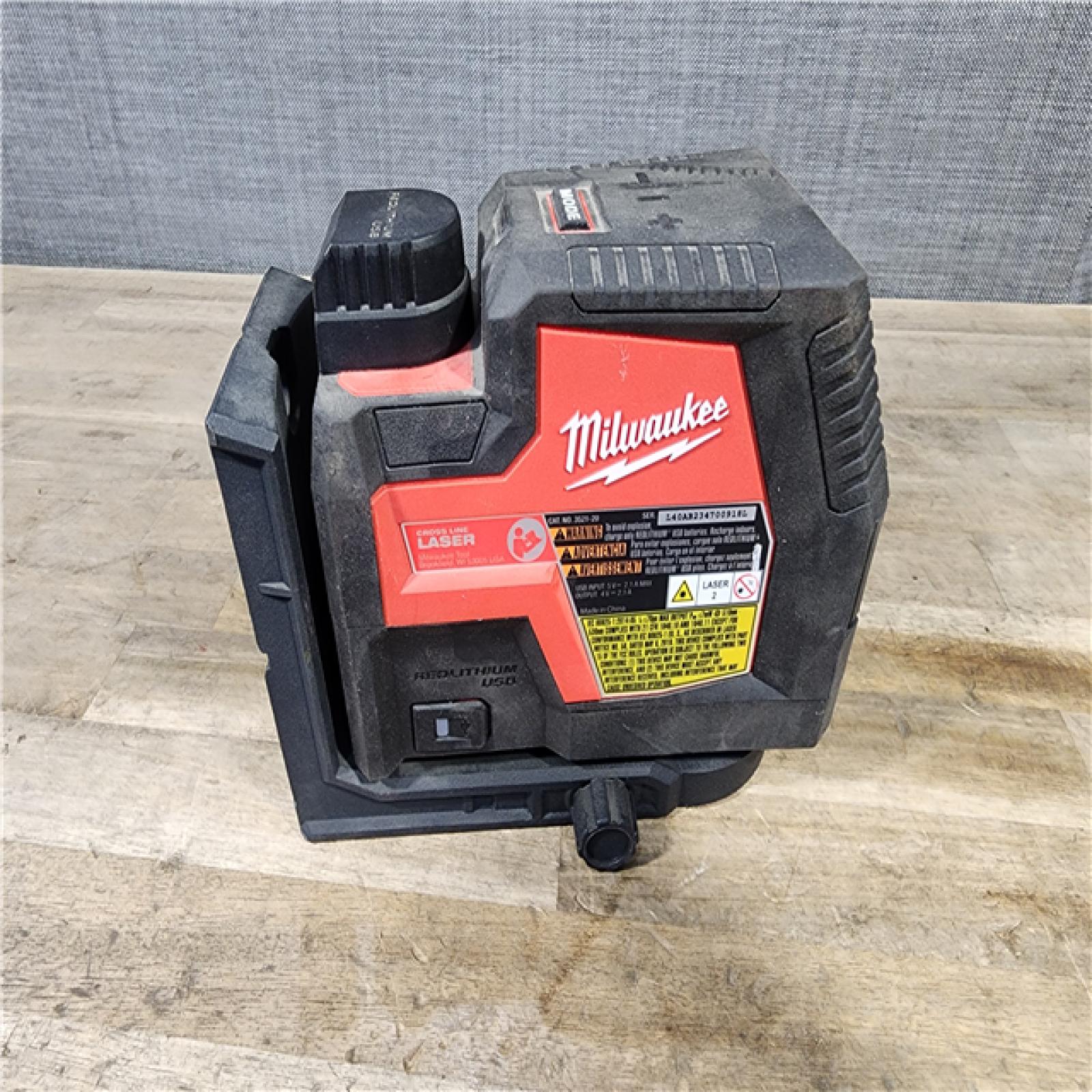 HOUSTON LOCATION - AS-IS MILWAUKEE 100 ft. REDLITHIUM Lithium-Ion USB Green Rechargeable Cross Line Laser Level (TOOL ONLY)