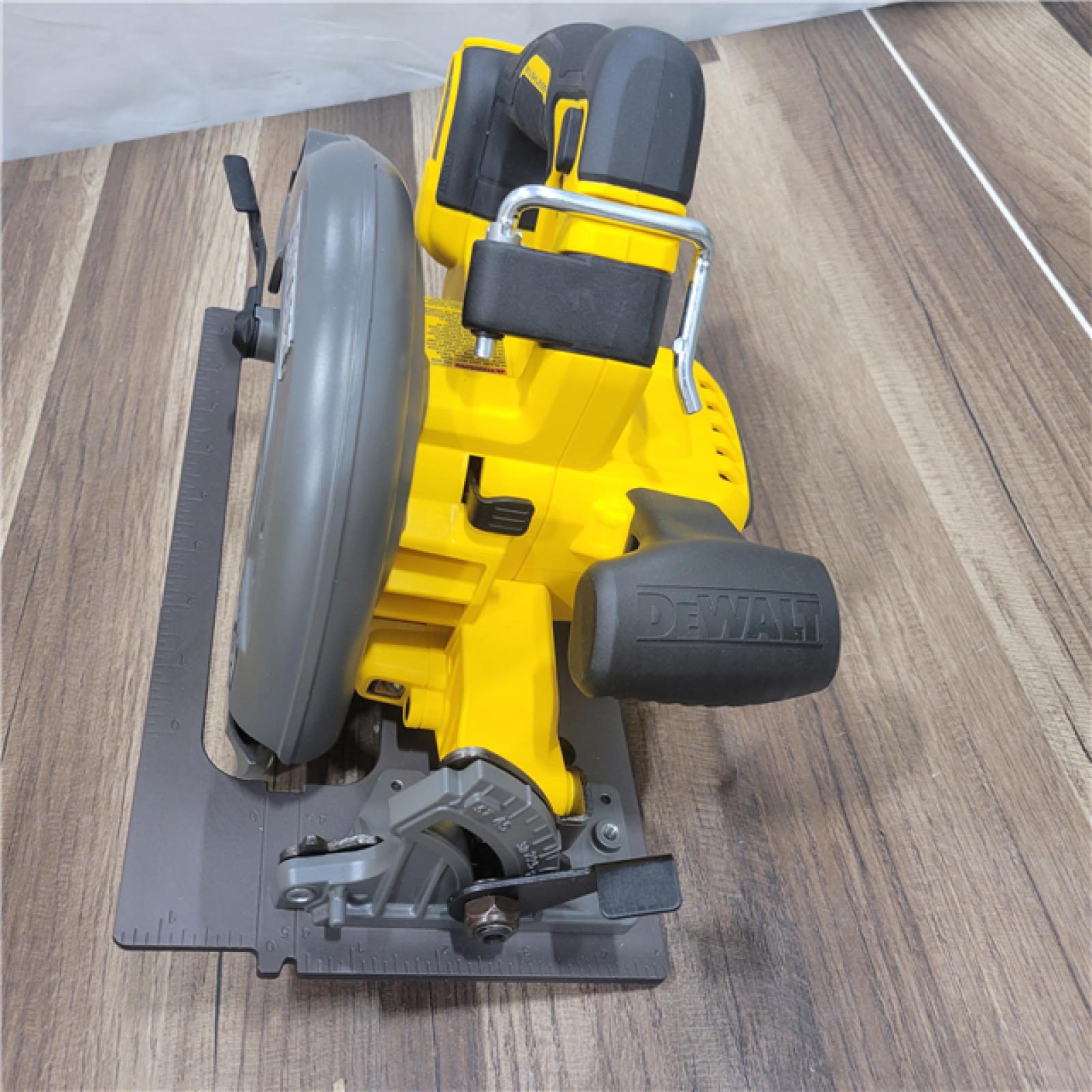 AS-IS DeWALT Flexvolt Max 7-1/4  60V Brushless Circular Saw DCS578B