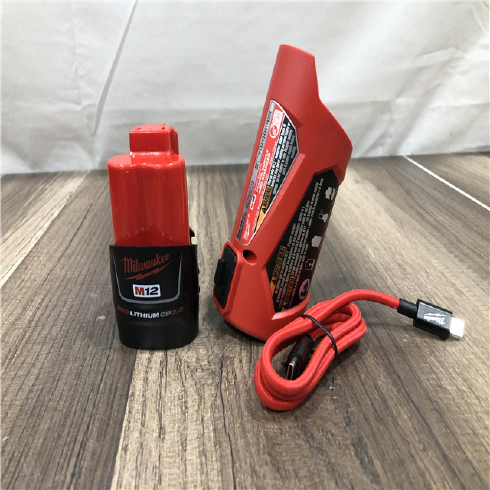 AS-IS Milwaukee Women's Large 12-Volt Lithium-Ion Cordless AXIS Black Heated Quilted Jacket Kit