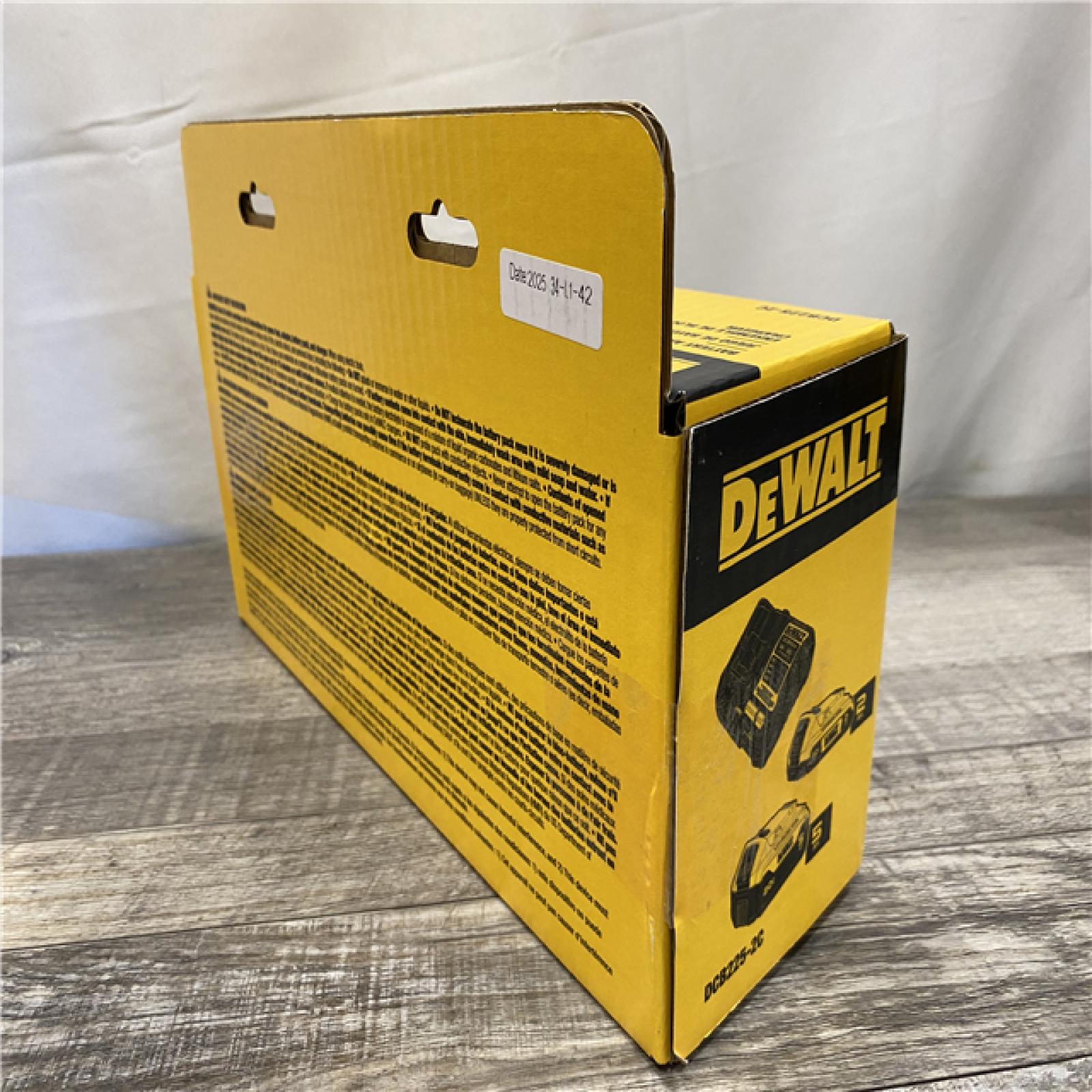 NEW - DEWALT 20V MAX Lithium-Ion Battery Kit with 5.0Ah and 2.0Ah Battery and Charger