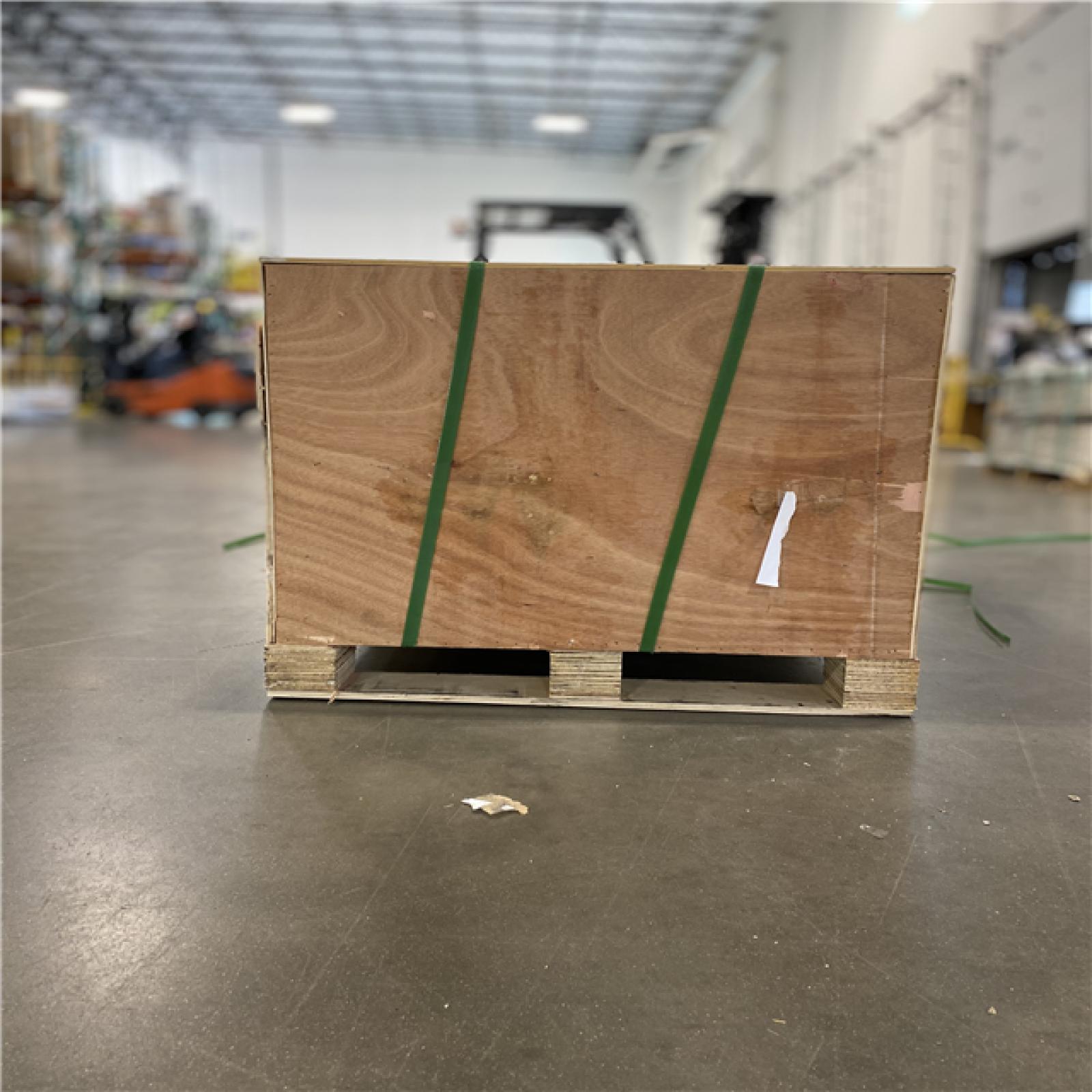 DALLAS LOCATION - Champion Power Equipment 34 Ton 338 cc Gas Powered Hydraulic Wood Log Splitter with Vertical/Horizontal Operation and Auto Return