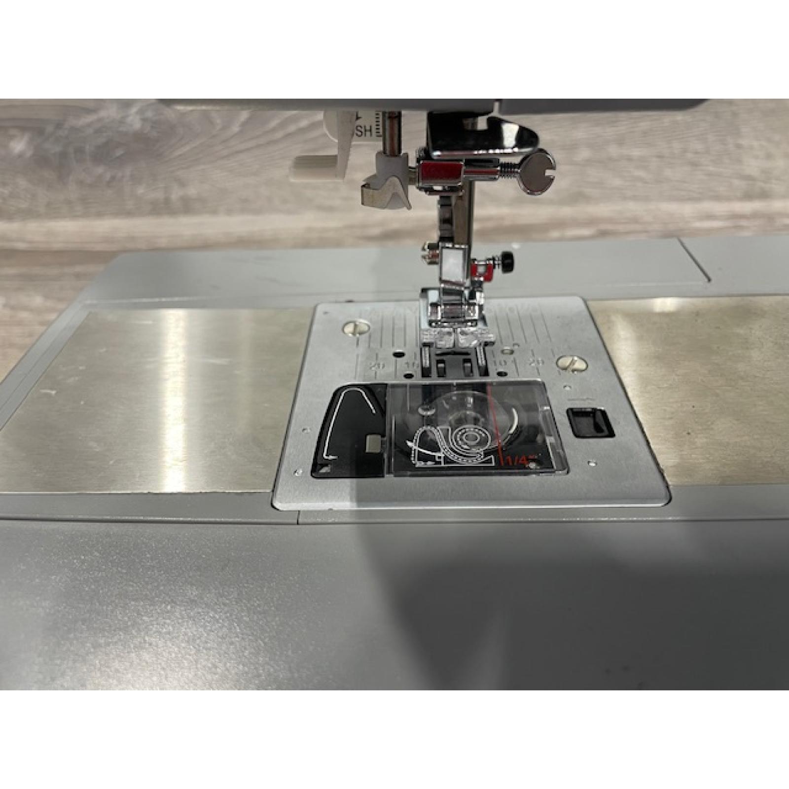 SINGER® Heavy Duty 6600 Sewing Machine | 215 Stitch Options | LCD Display | Buttonholes & Decorative Stitches | Perfect for DIY & Professional Sewing