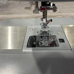 SINGER® Heavy Duty 6600 Sewing Machine | 215 Stitch Options | LCD Display | Buttonholes & Decorative Stitches | Perfect for DIY & Professional Sewing
