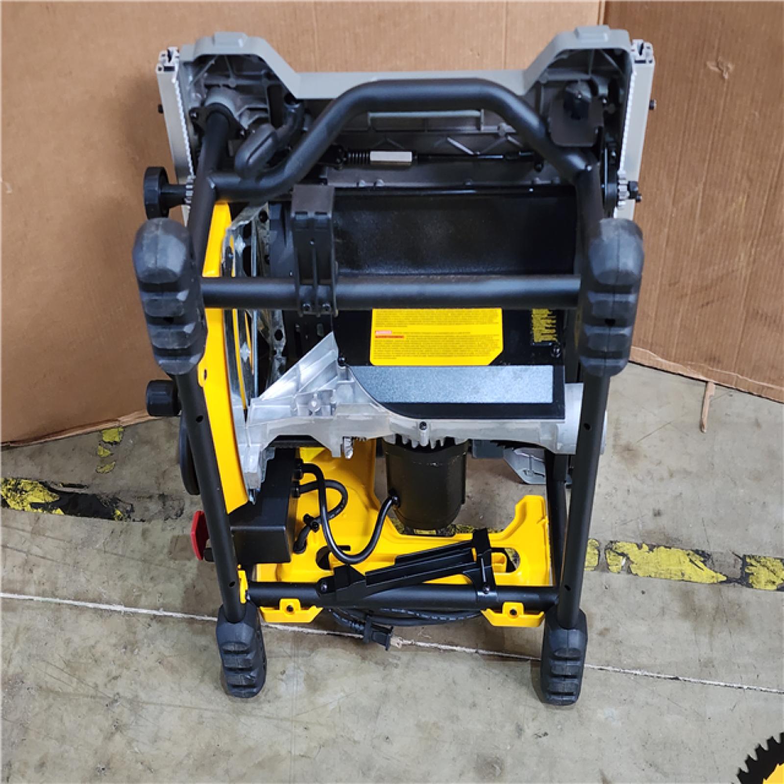 HOUSTON LOCATION - AS-IS DeWalt 15 Amps Corded 8-1/4 in. Compact Table Saw