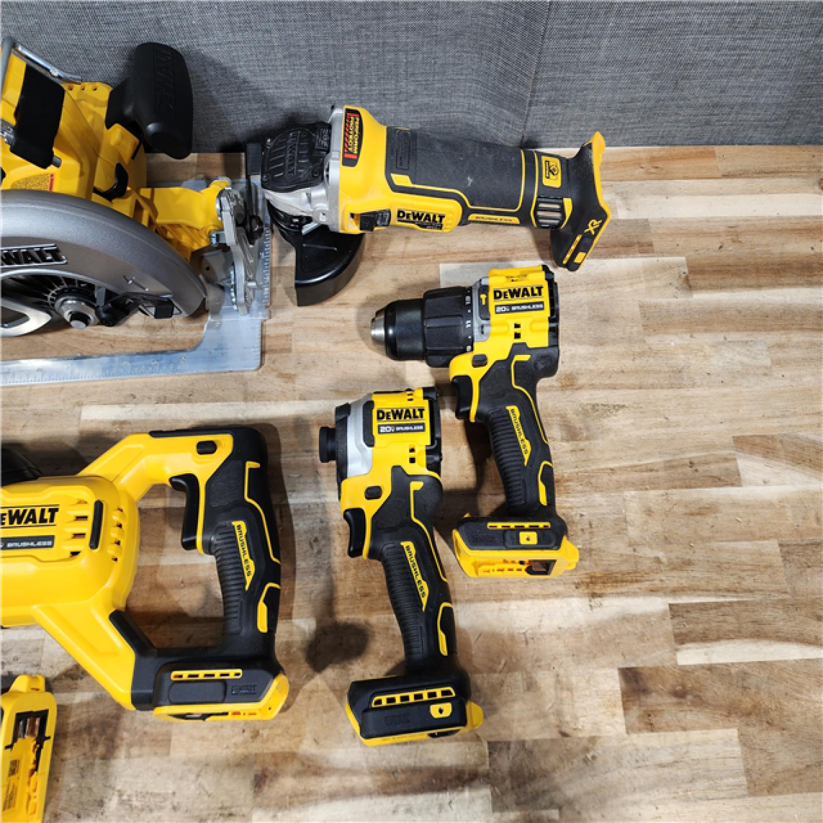 HOUSTON LOCATION - AS-IS DEWALT 6 TOOL COMBO KIT W/ (2) BATTERY & CHARGER