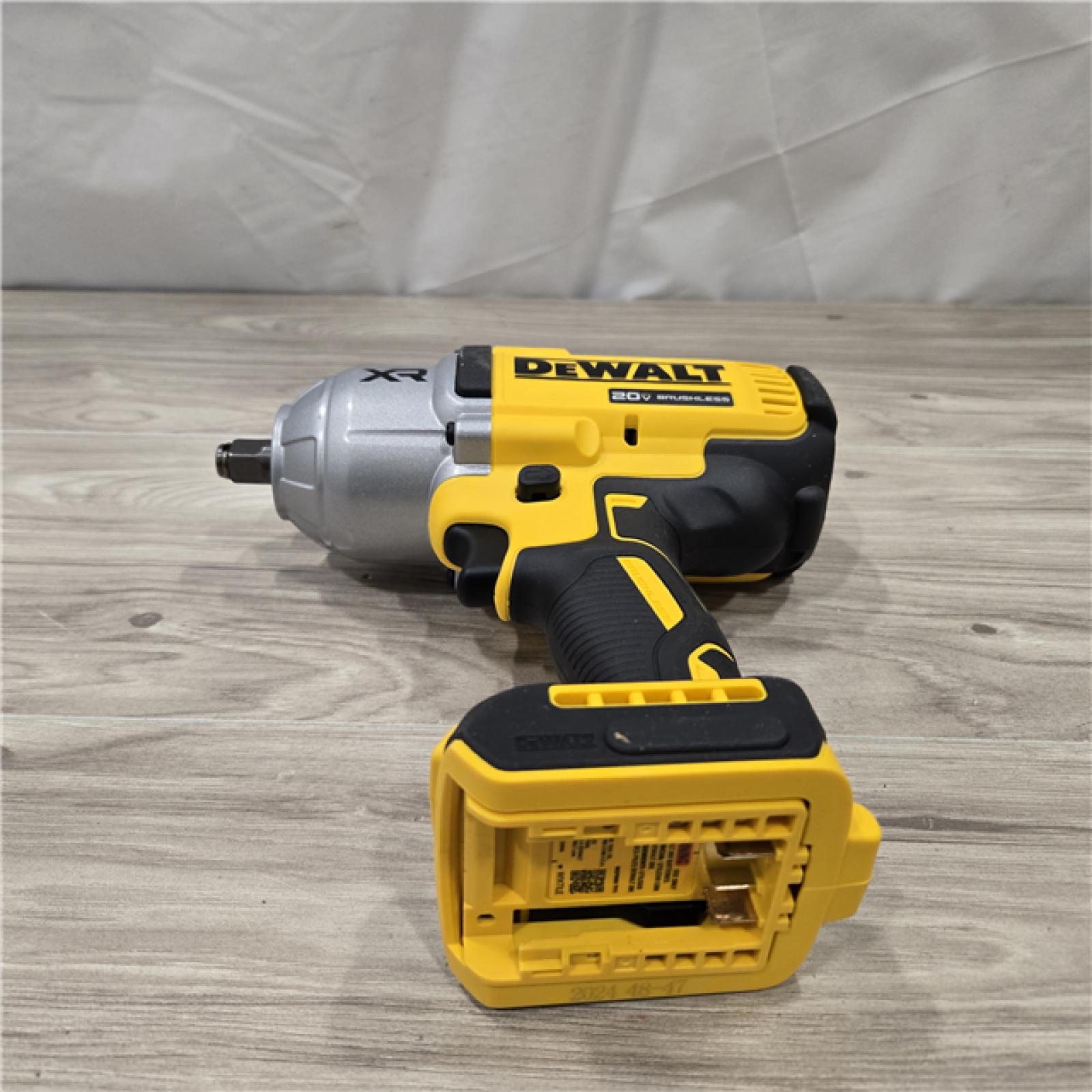 AS-IS Dewalt 20V MAX Cordless 1/2 in. Impact Wrench Kit