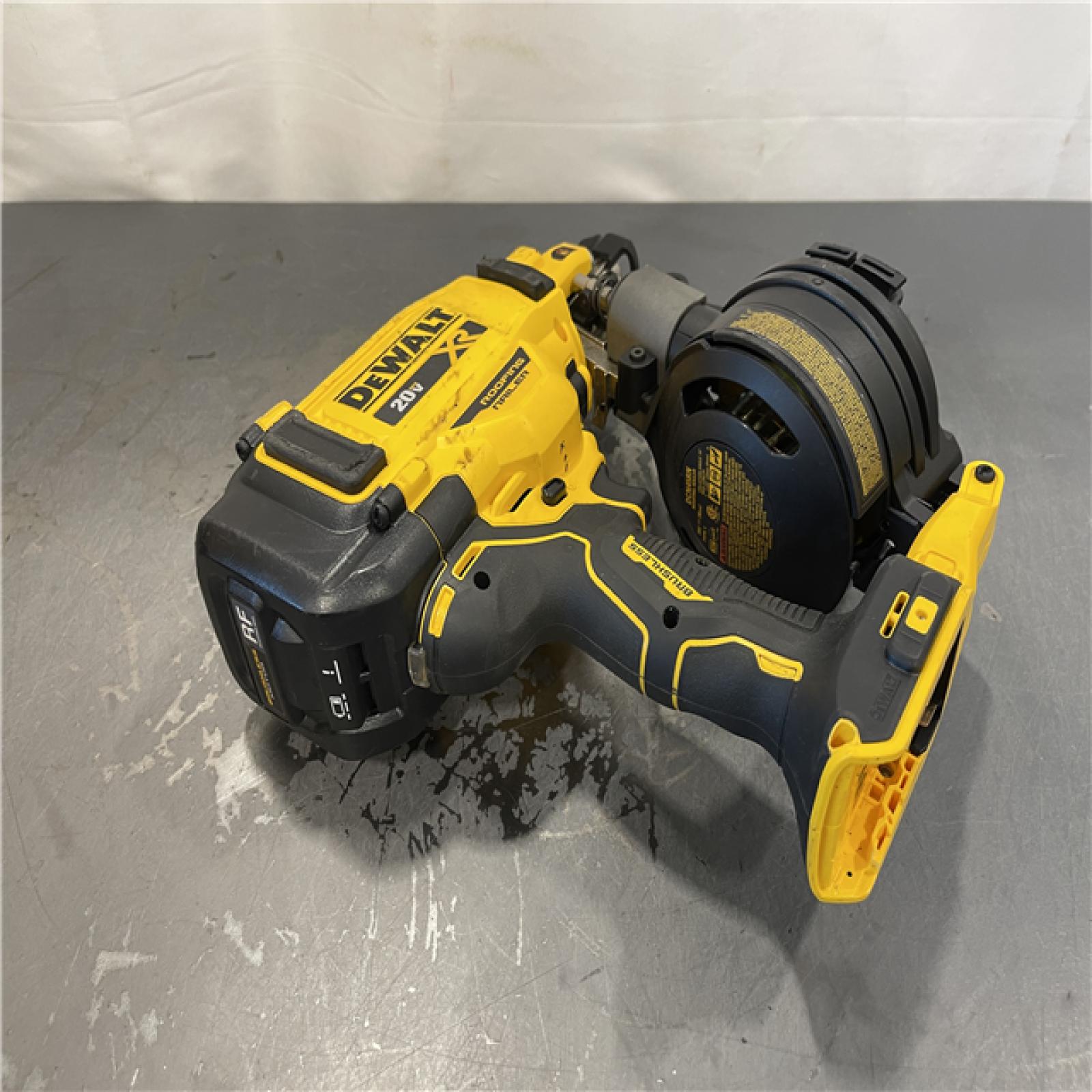 AS-IS - DEWALT 20V MAX Lithium-Ion 15-Degree Electric Cordless Roofing Nailer Kit
