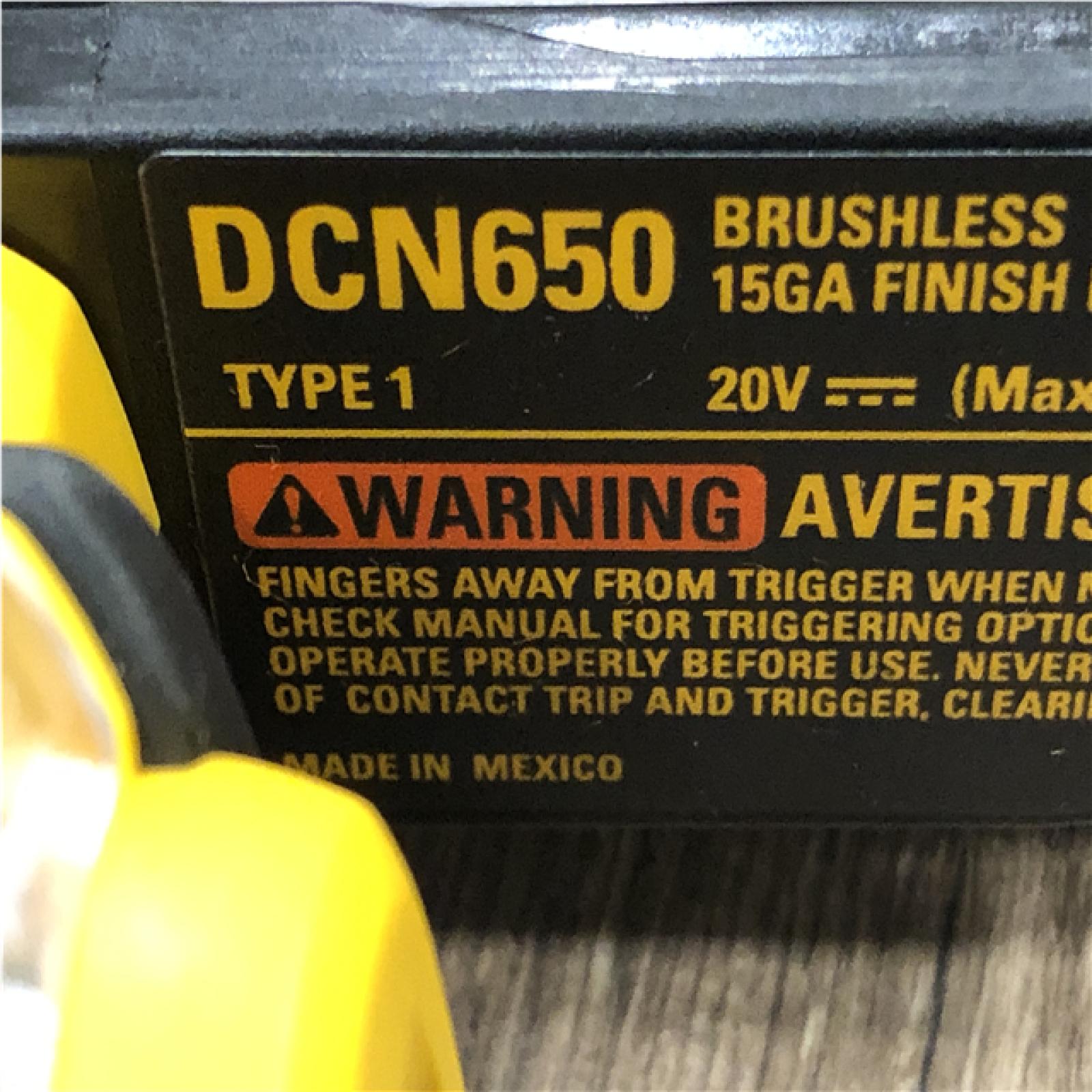 AS-IS DEWALT 20V MAX XR Lithium-Ion Cordless 2-1/2 in. 15-Gauge Finish Nailer Kit