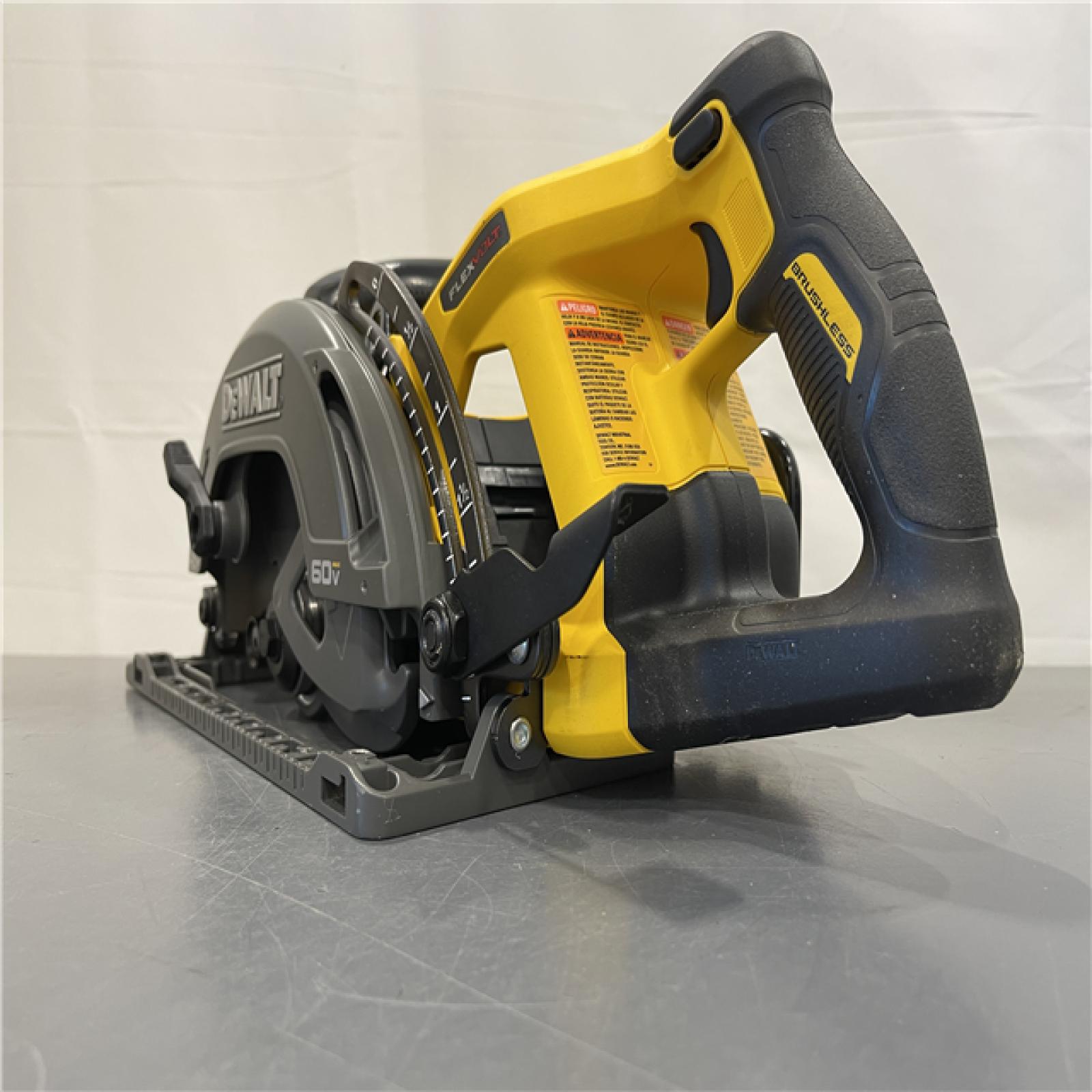 AS-IS - DEWALT FLEXVOLT 60V MAX Cordless Brushless 7-1/4 in. Wormdrive Style Circular Saw (Tool Only)