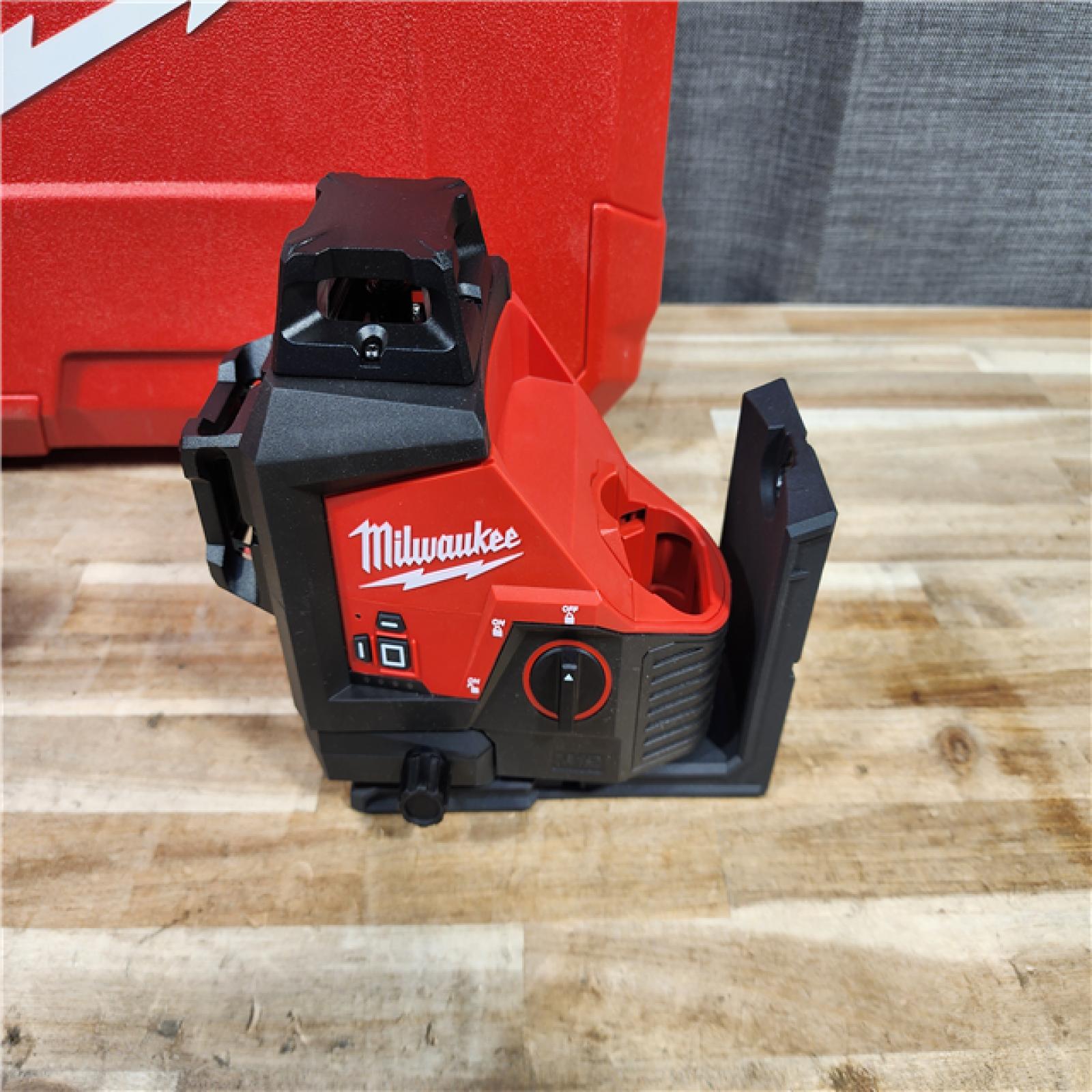 HOUSTON LOCATION - AS-IS (APPEARS LIKE NEW) Milwaukee 12-Volt Lithium-Ion Cordless Green 250 ft. 3-Plane Laser Level Kit