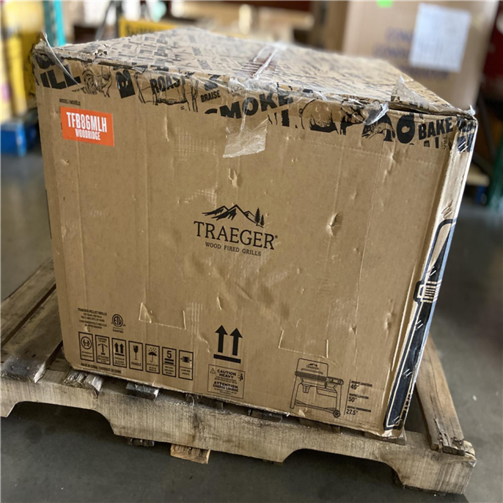 DALLAS LOCATION - Traeger Woodridge Wi-Fi Pellet Grill and Smoker in Black
