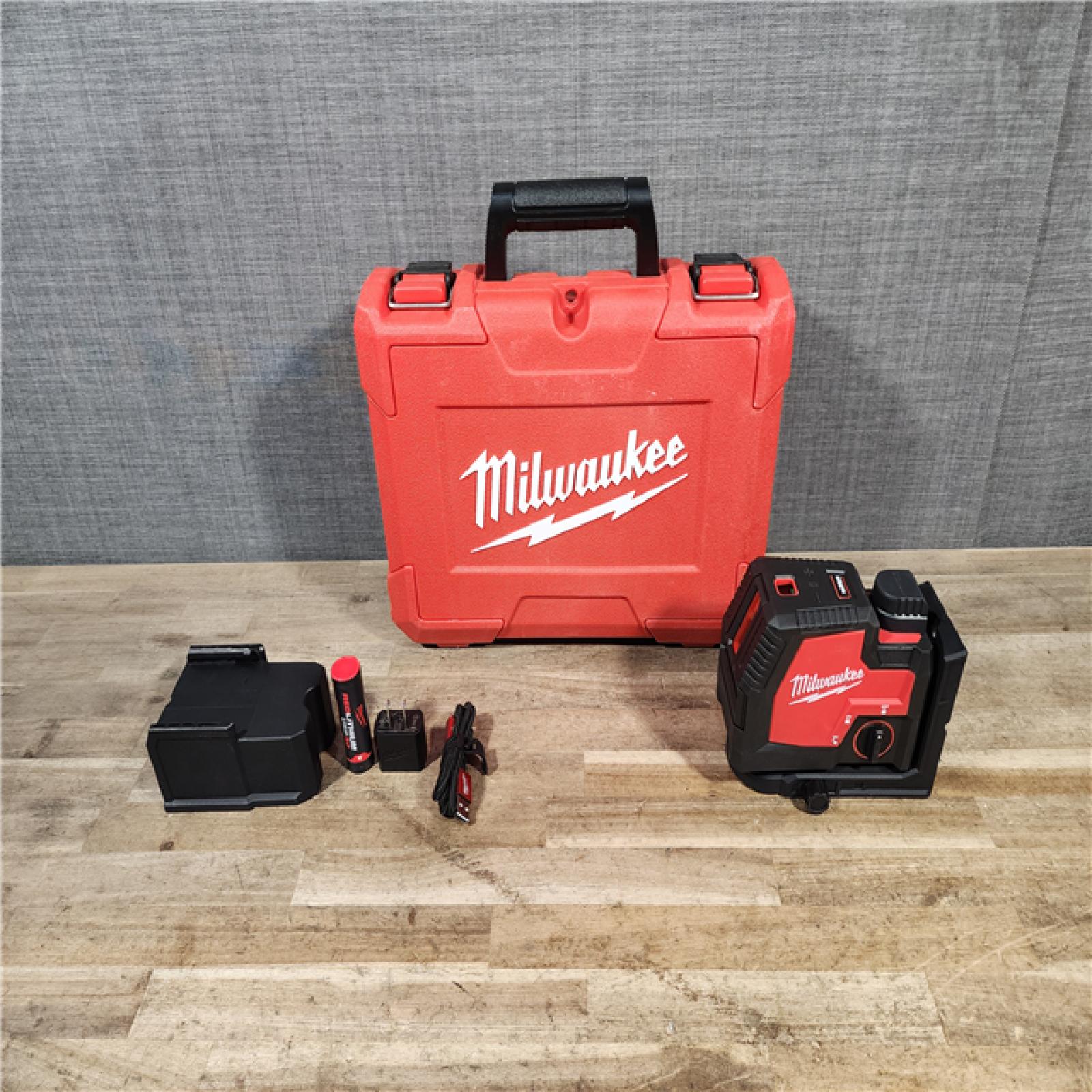 HOUSTON LOCATION - AS-IS Milwaukee Green 100 ft. Cross Line and Plumb Points Rechargeable Laser Level