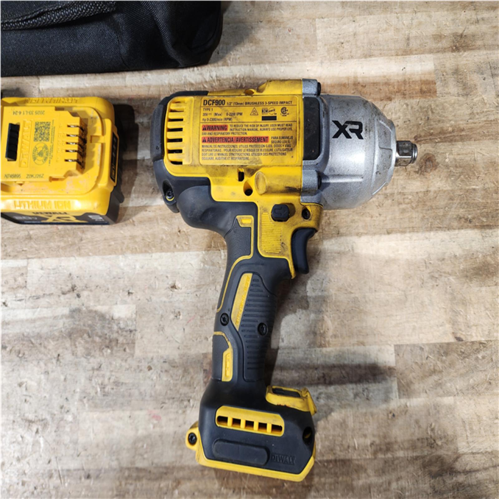HOUSTON LOCATION - AS - IS DEWALT 20V MAX Lithium-Ion Cordless 1/2 in. Impact Wrench Kit