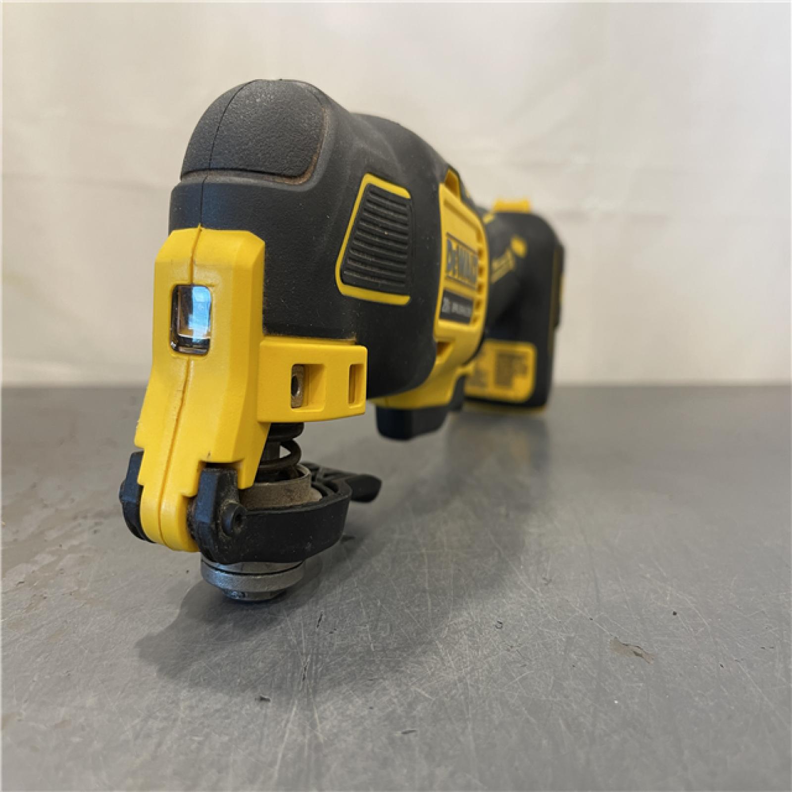 AS-IS - DEWALT ATOMIC 20V MAX Cordless Brushless Oscillating Multi Tool
