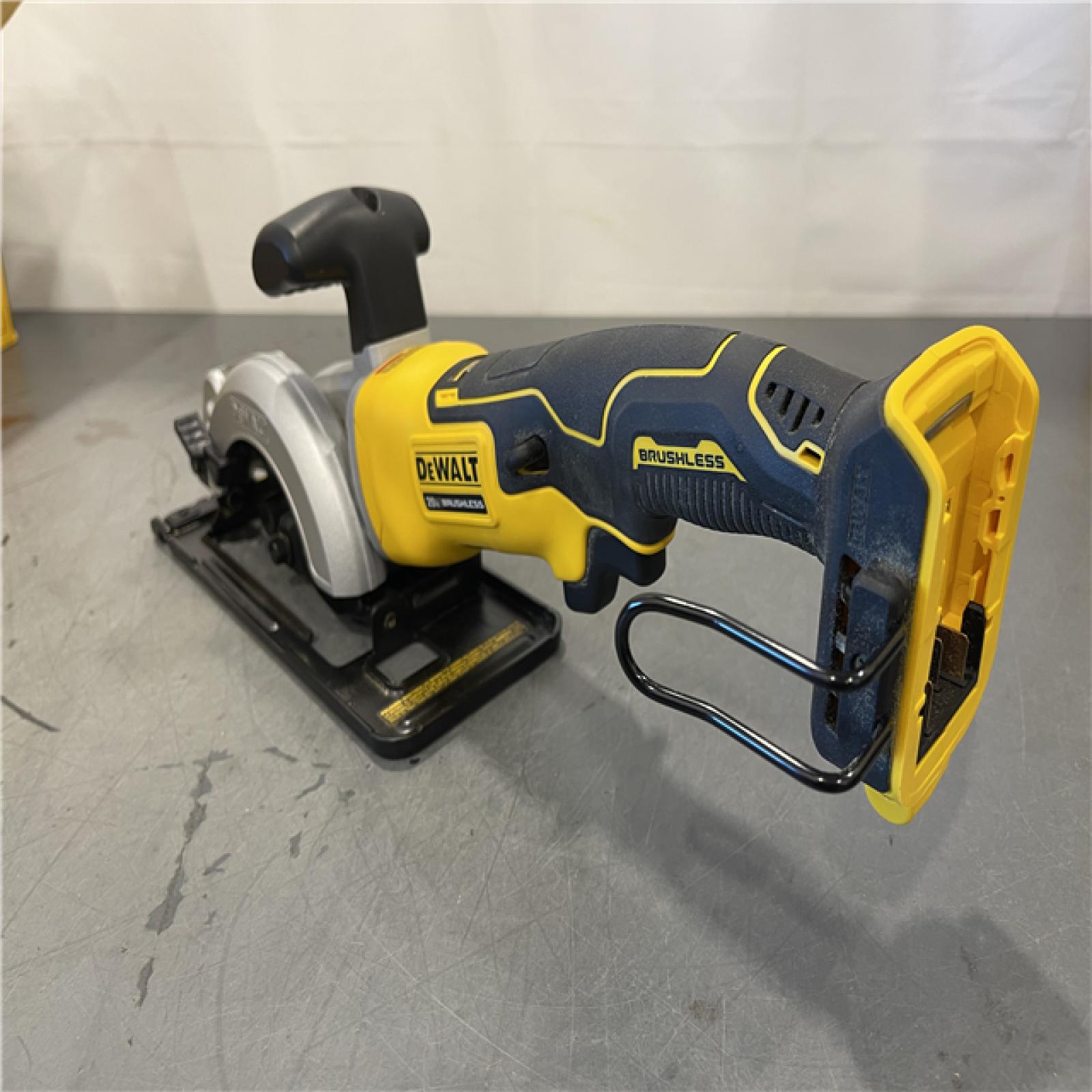 AS-IS - DEWALT ATOMIC 20V MAX Cordless Brushless 4-1/2 in. Circular Saw