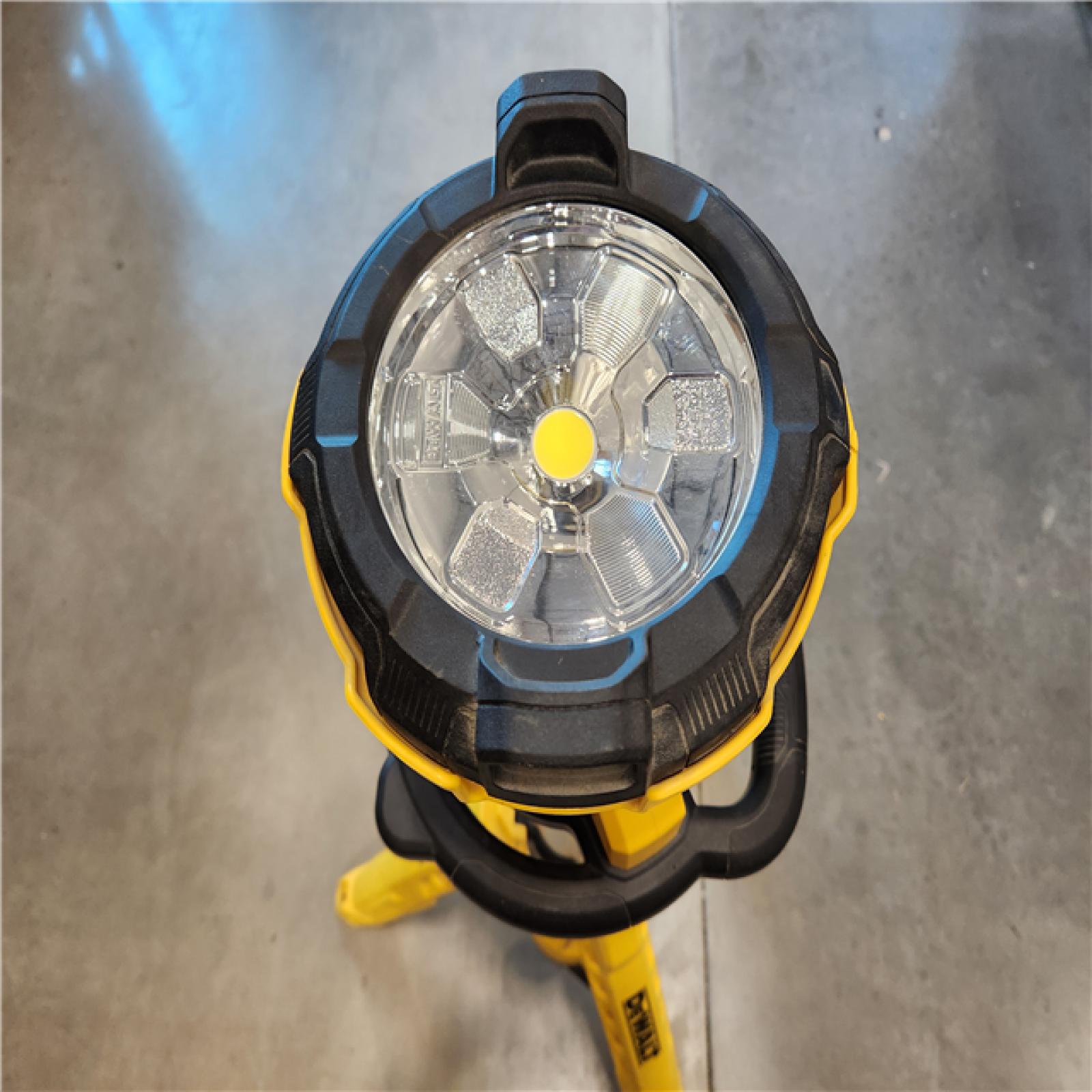 AS-IS DEWALT 20V MAX 3000 Lumens Tripod Jobsite Light (Tool-Only)