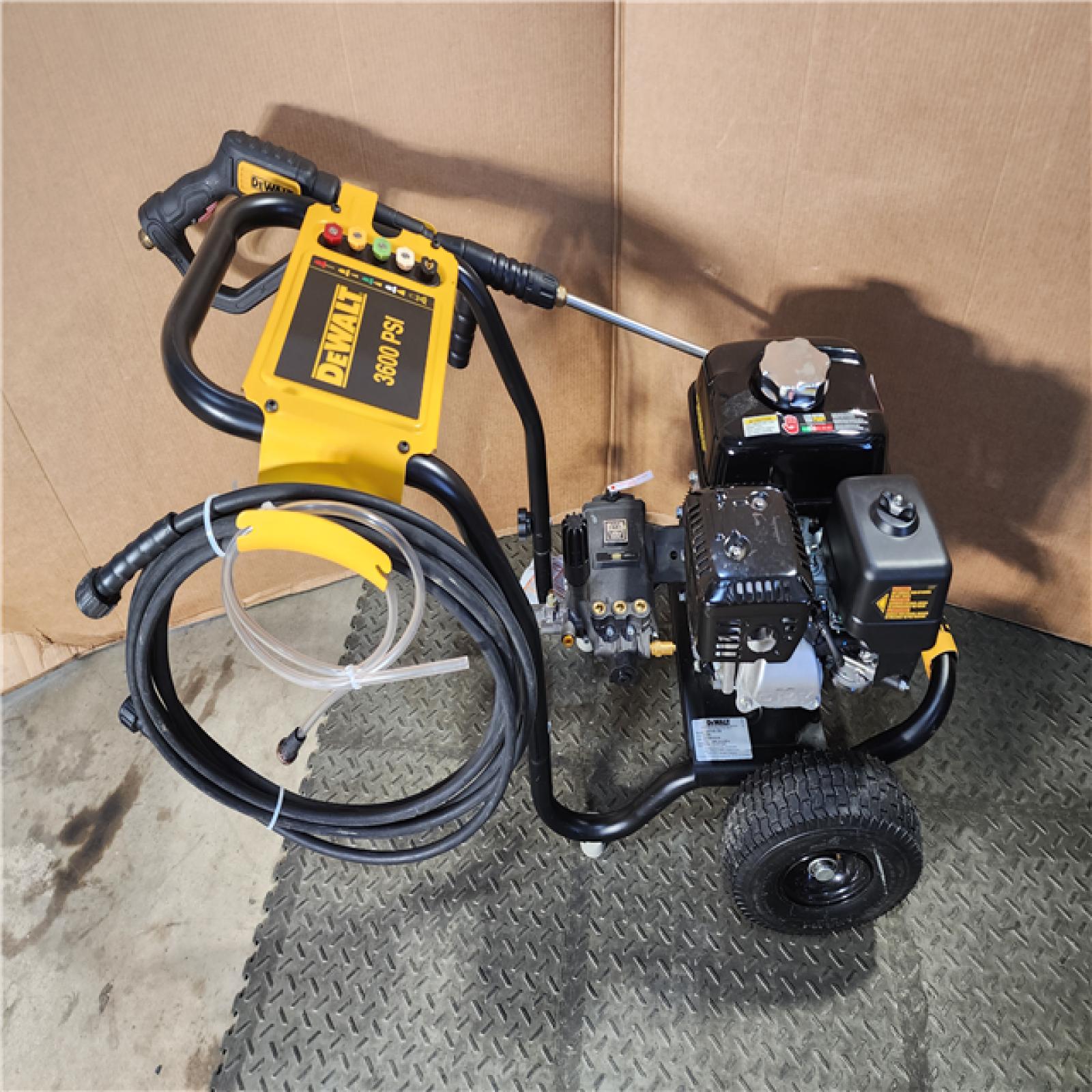 HOUSTON LOCATION - AS-IS DEWALT 3600 PSI 2.5 GPM Gas Cold Water Professional Pressure Washer with HONDA GX200 Engine