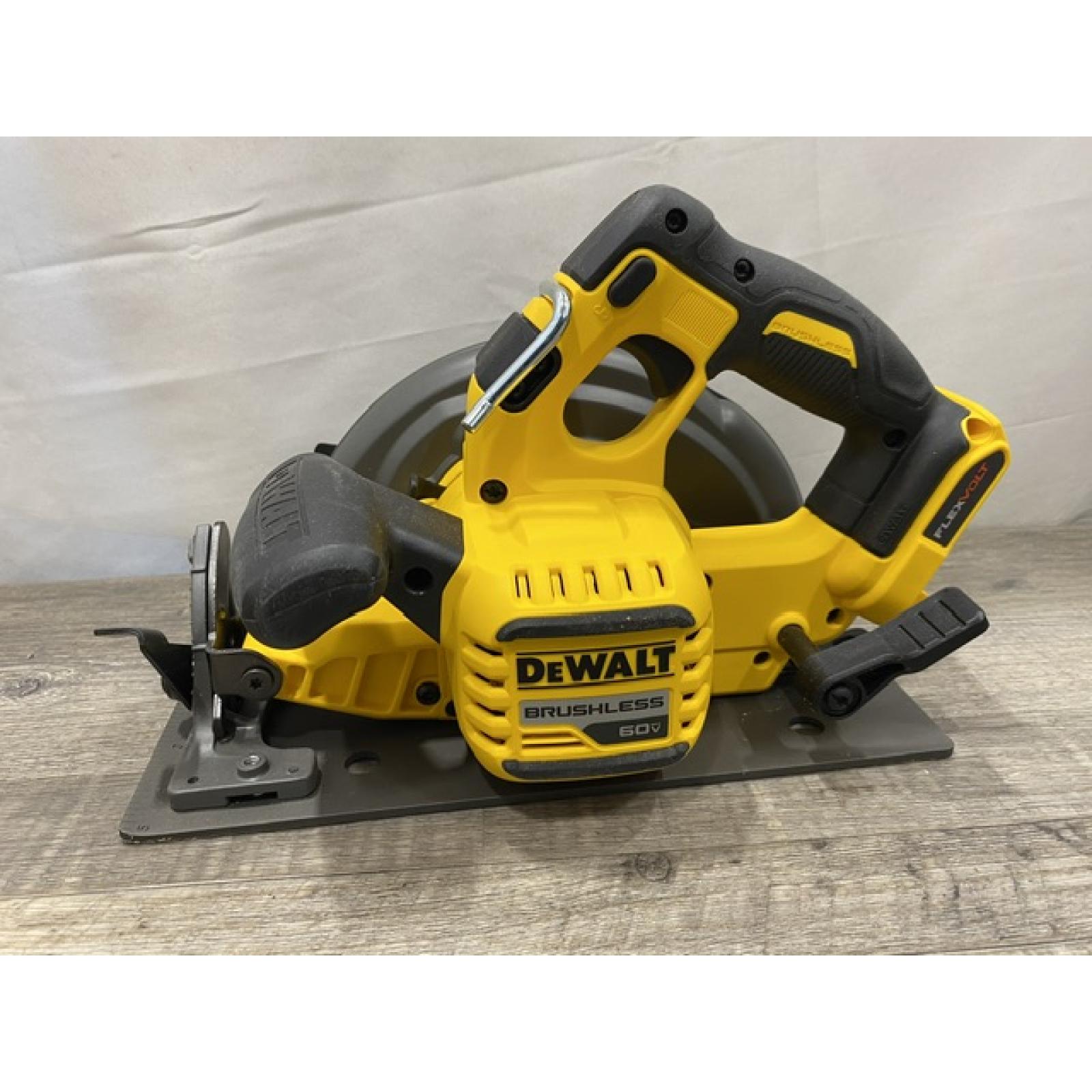 AS-IS DEWALT FLEXVOLT 60V MAX Cordless Brushless 7-1/4 in. Circular Saw with Brake (Tool Only)