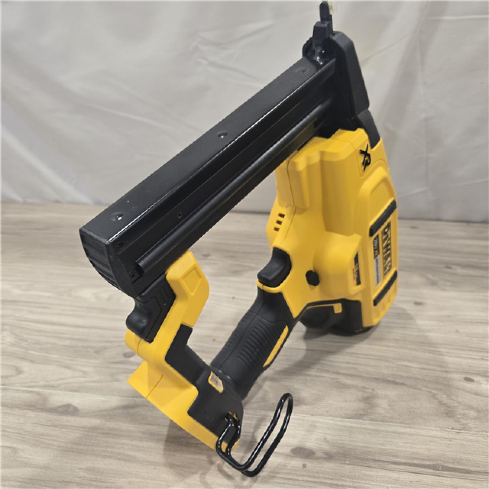 AS-IS DeWALT DCN681D1 20V MAX 18ga Cordless Narrow Crown Stapler Kit