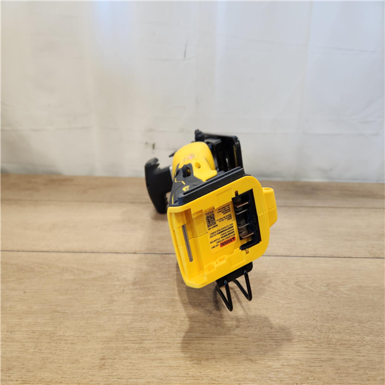 AS-IS- DEWALT ATOMIC 20V MAX Cordless Brushless 4-1/2 in. Circular Saw (Tool Only)