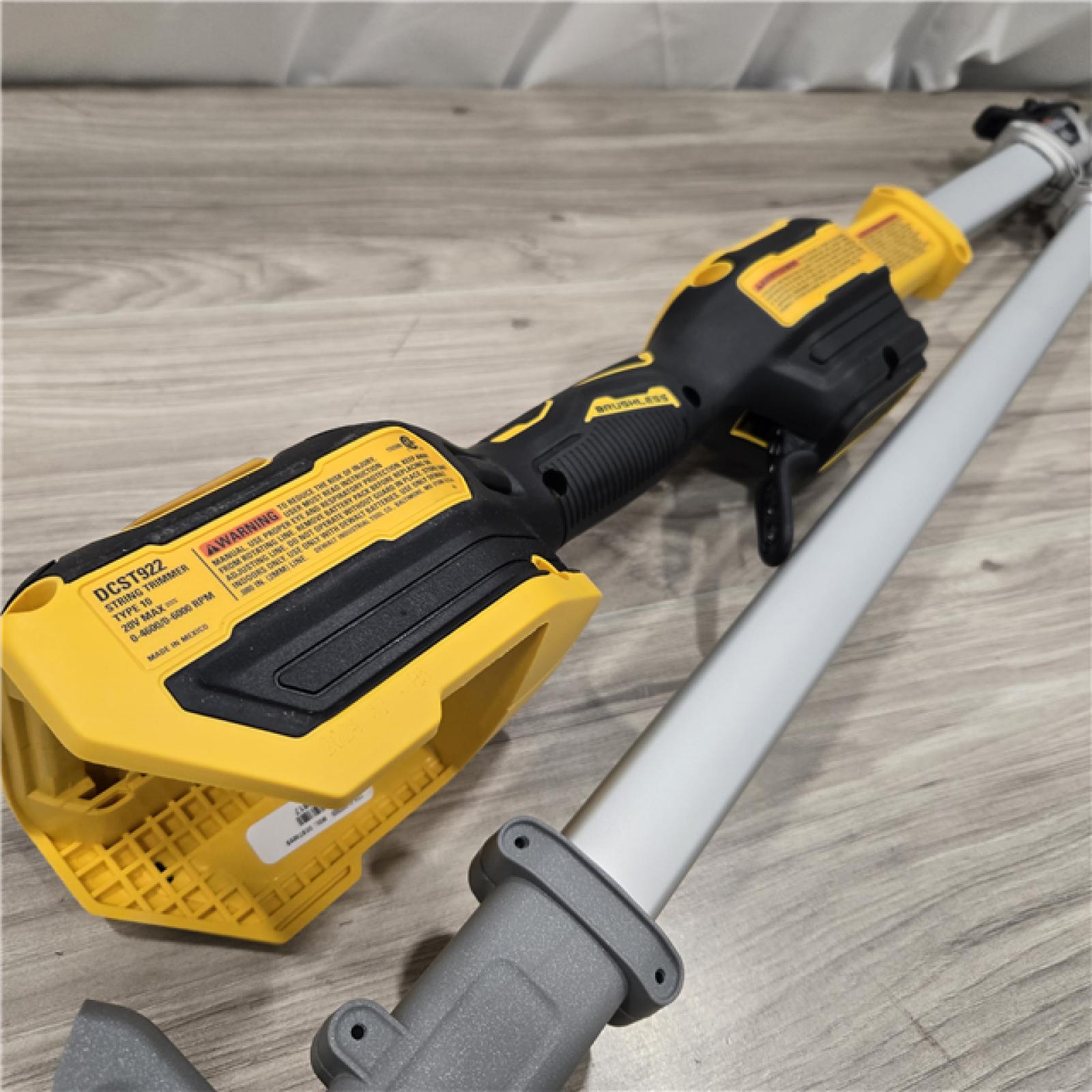 LIKE NEW! - DEWALT 20V MAX Cordless Foldable String Trimmer (Tool Only)