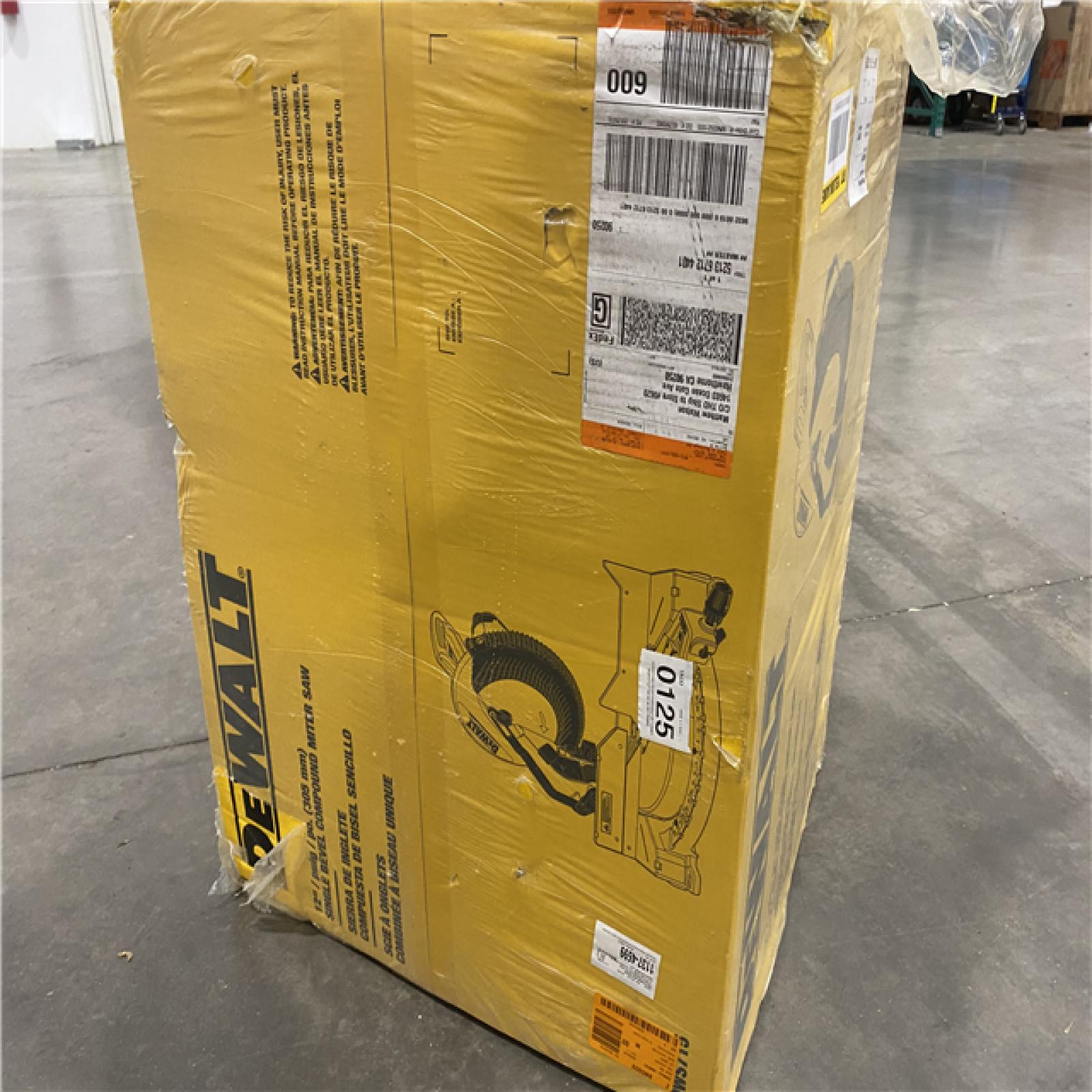 NEW- DeWalt 15 Amp Corded 12 in. Single Bevel Compound Miter Saw