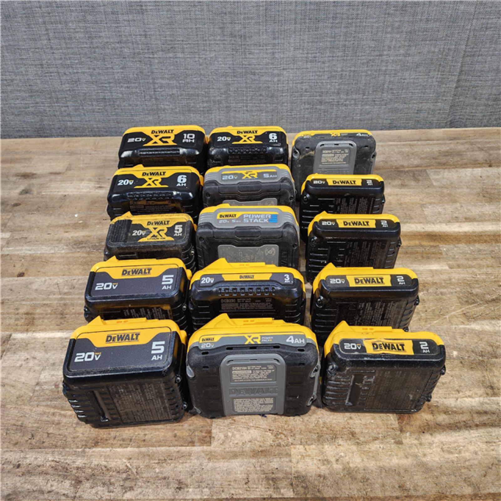 HOUSTON LOCATION - AS-IS DEWALT BATTERY PACK QTY - 15