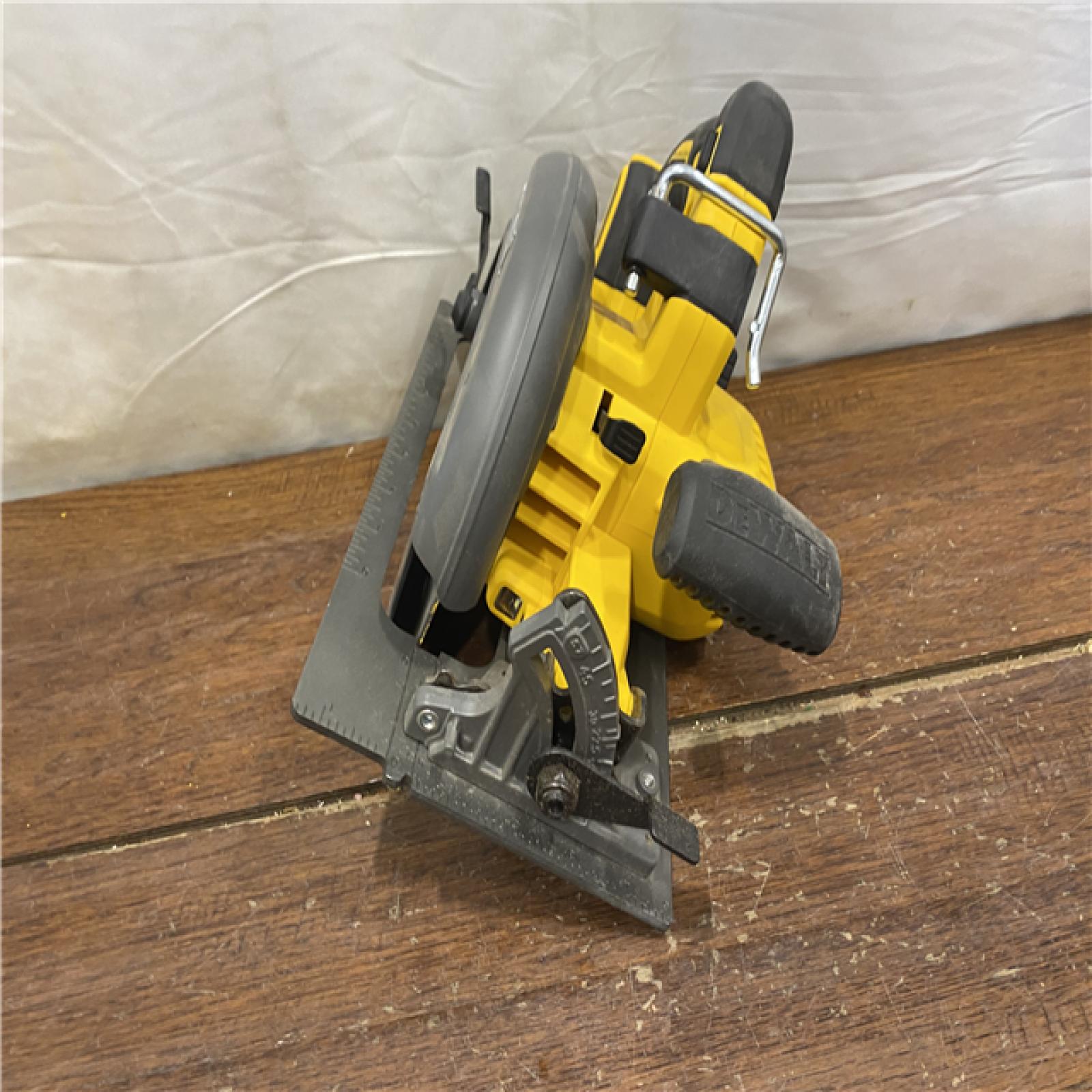 AS-IS DeWALT Flexvolt Max 7-1/4  60V Brushless Circular Saw DCS578B
