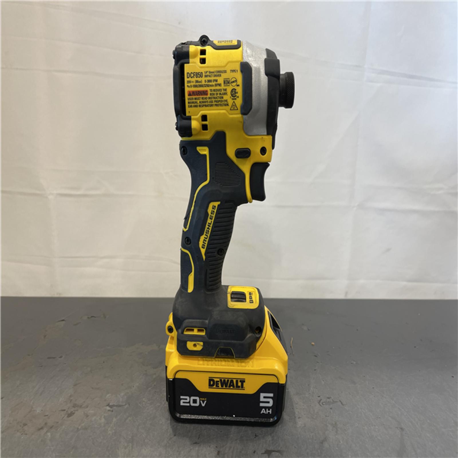 AS-IS - DeWalt ATOMIC 20V MAX Lithium-Ion Cordless 1/4 in. Brushless Impact Driver Kit