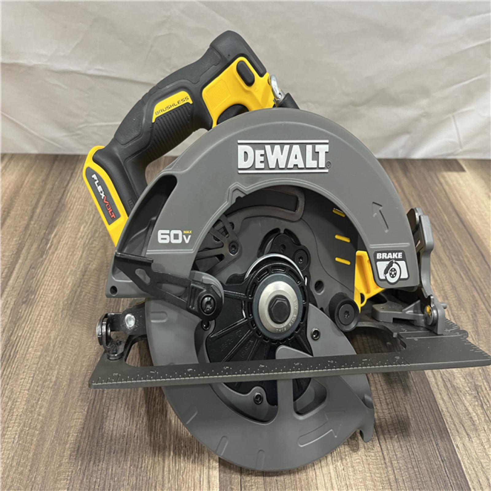 AS-IS DEWALT FLEXVOLT 60V MAX Brushless 7-1/4 Cordless Circular Saw with Brake Kit