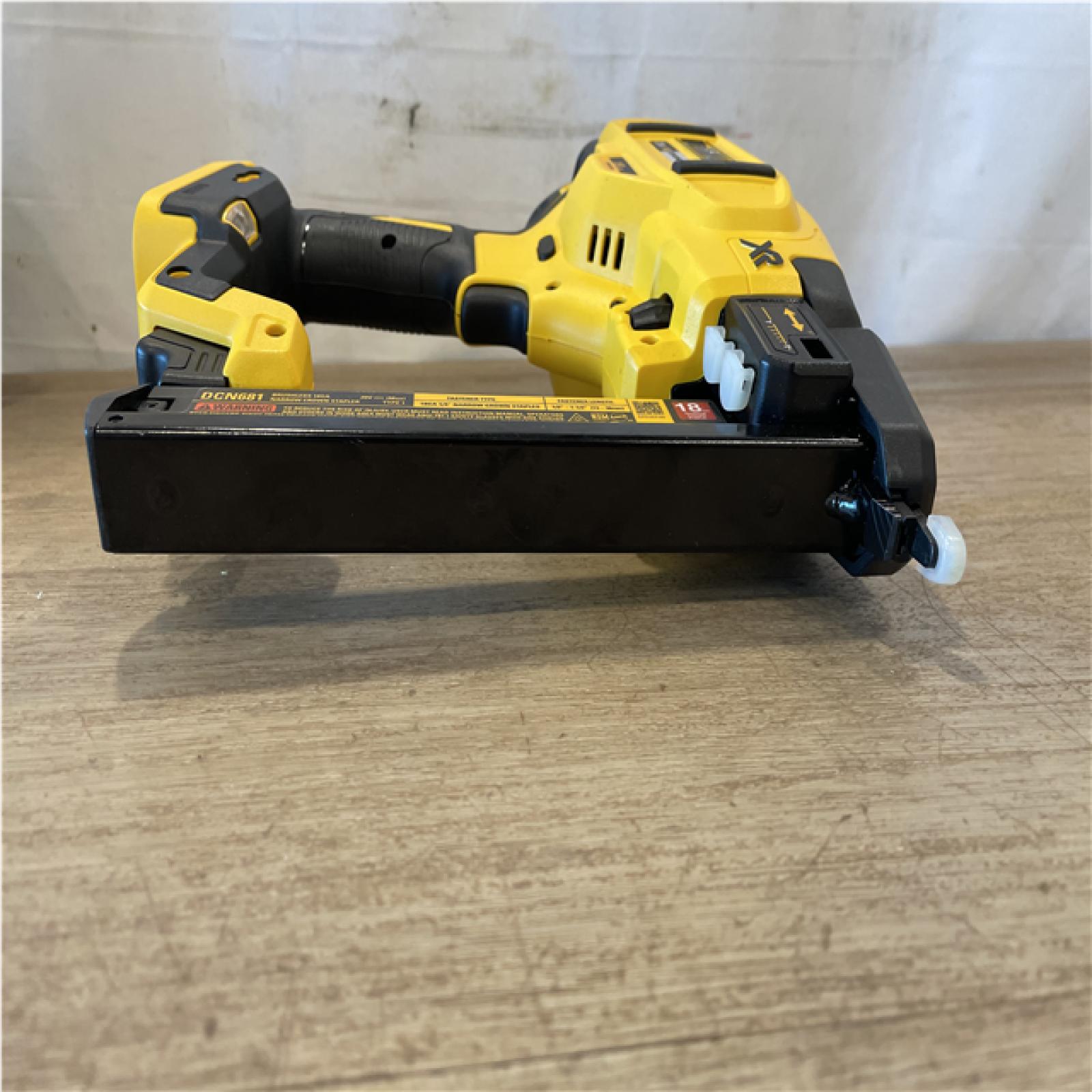 AS-IS DEWALT 20-Volt Max 16-Gauge Cordless Angled Finish Nailer Kit
