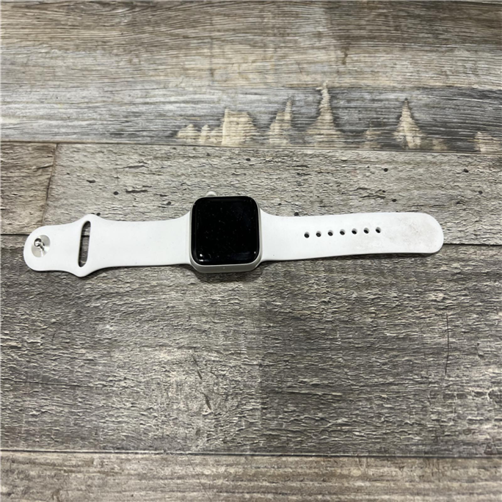 AS-IS  Apple Watch SE (GPS+Cellular, 40mm) - Silver Aluminum Case - White Sport Band