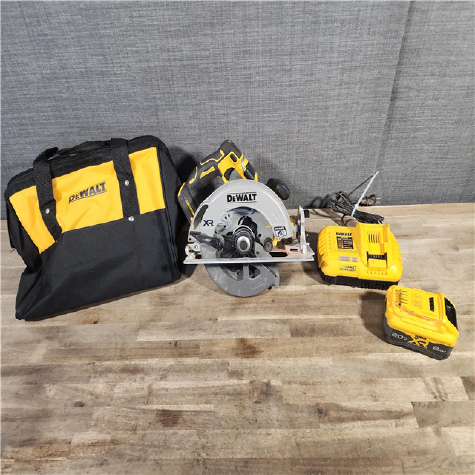 HOUSTON LOCATION - AS-IS DEWALT 20V MAX Lithium-Ion 7-1/4 in. Cordless Circular Saw Kit with 8.0 Ah Battery, Charger and Kit Bag