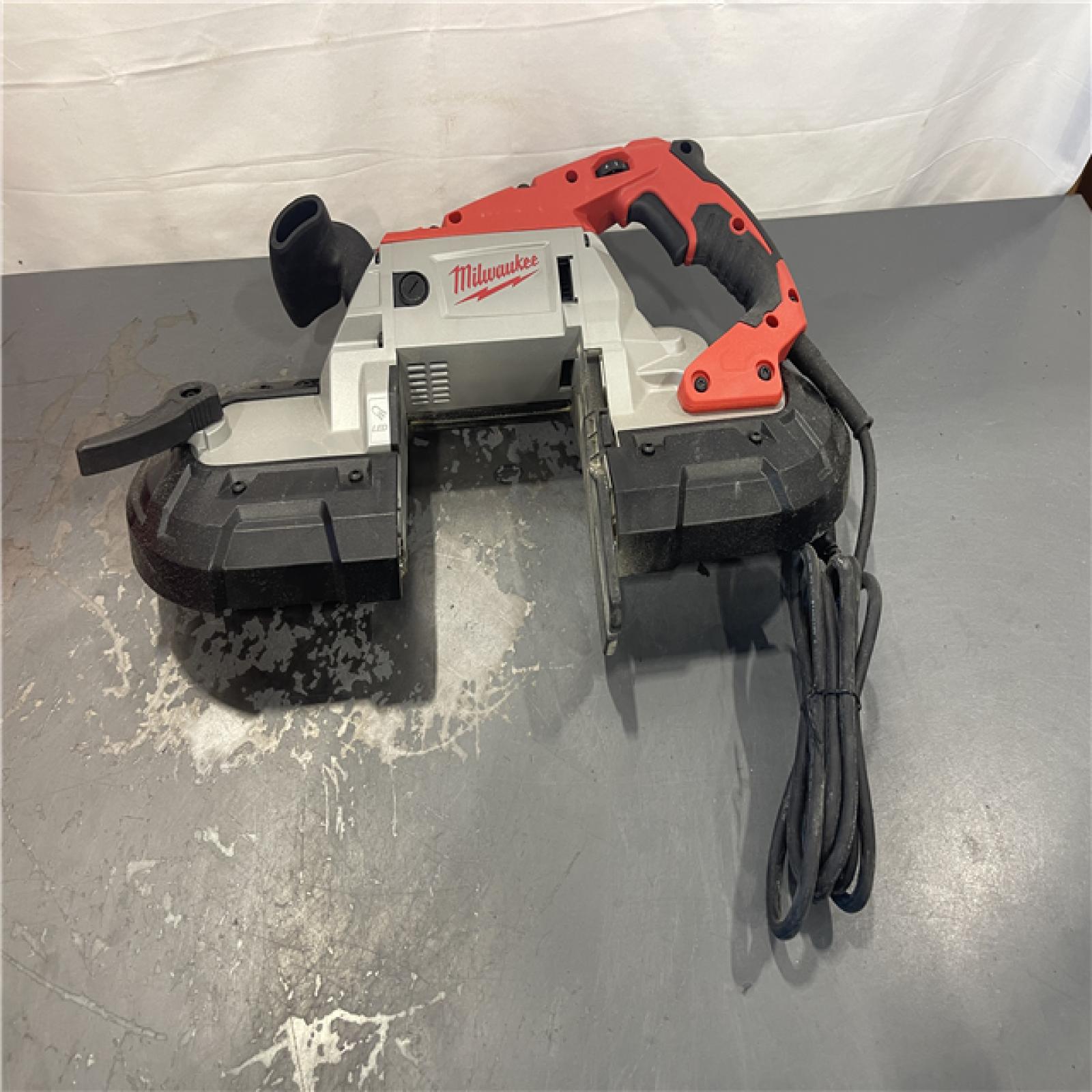 AS-IS- Milwaukee 6232-21 - 120V 11.0A Corded Variable Speed Band Saw