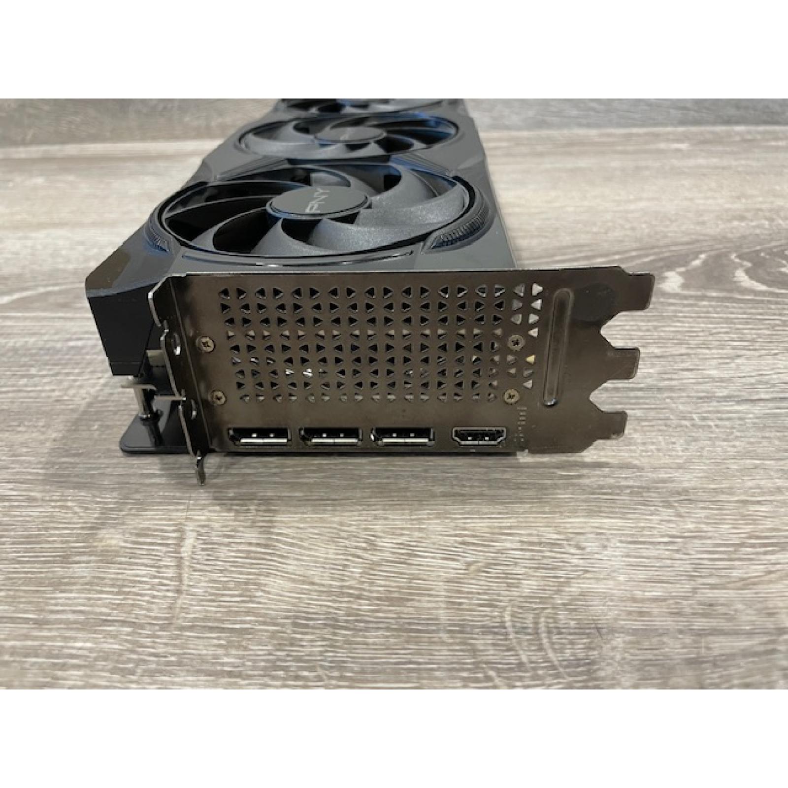 AS-IS PNY - NVIDIA GeForce RTX 5080 Overclocked 16GB GDDR7 PCI Express 5.0 Graphics Card with Triple Fan - B