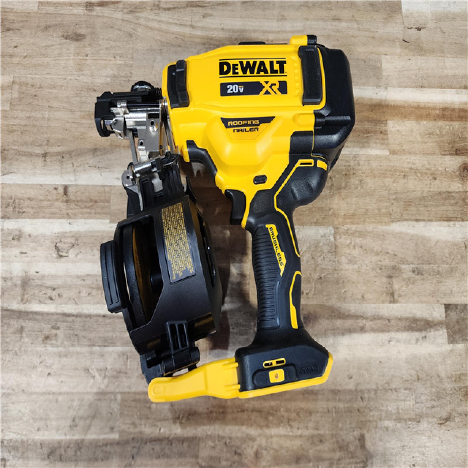 HOUSTON LOCATION - AS-IS (APPEARS LIKE NEW) DEWALT 20V MAX 15-Degree Electric Cordless Roofing Nailer (Tool Only)