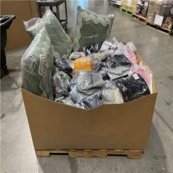 DALLAS LOCATION- NEW!- BULLSEYE MIXED CLOTHING PALLET (300 UNITS)