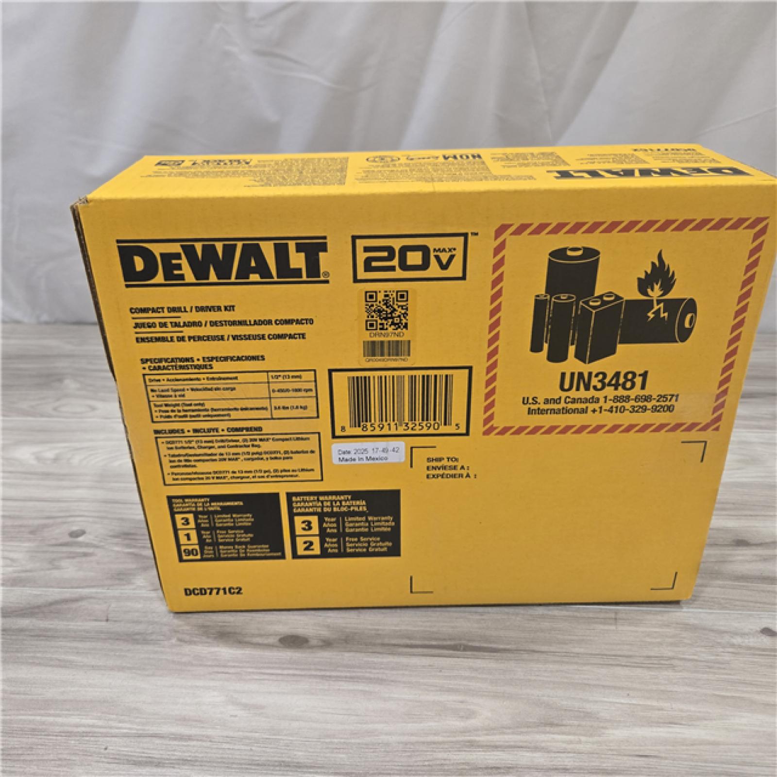 NEW! - DEWALT 20V MAX Cordless 1/2 in. Drill/Driver Kit