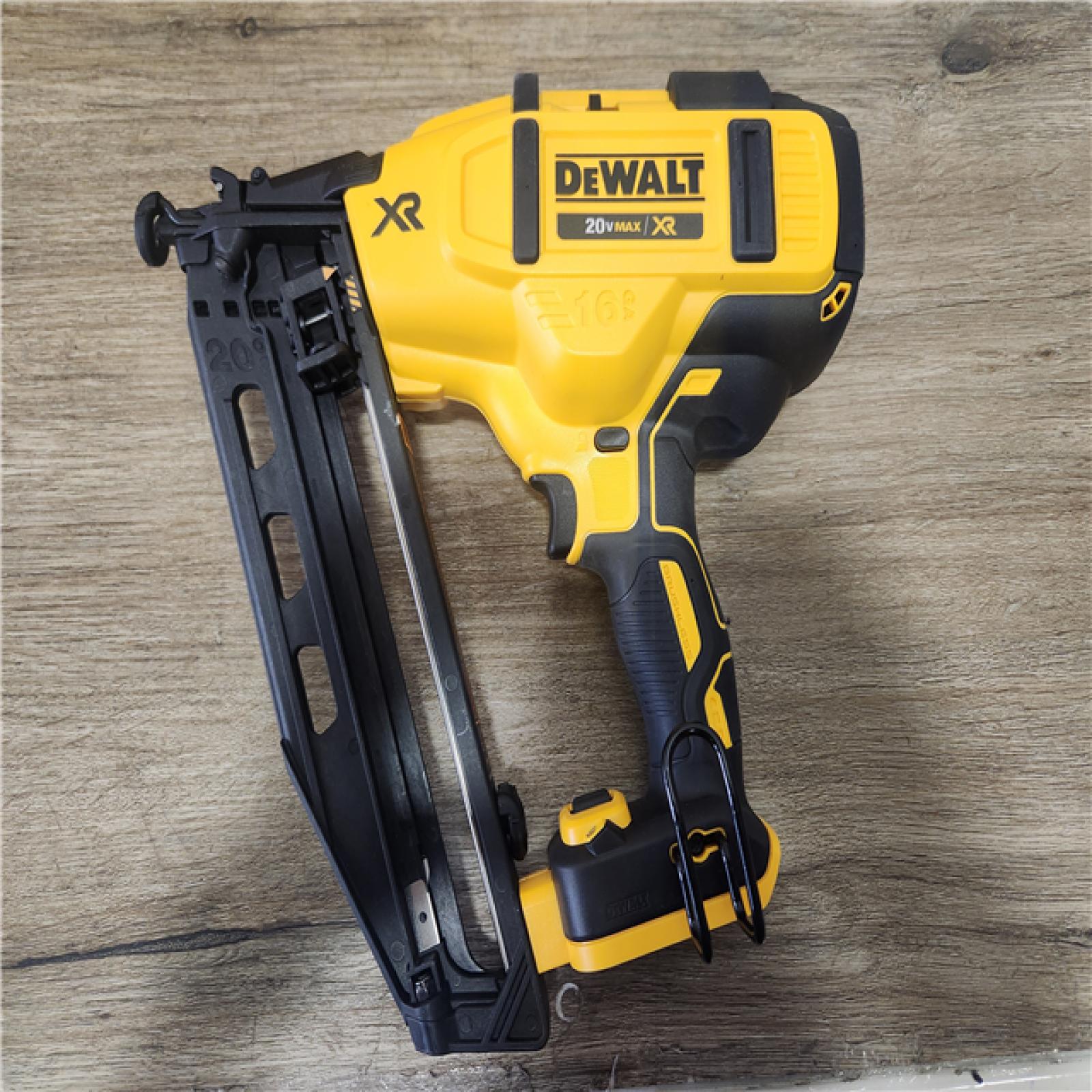 Phoenix Location DEWALT 20V MAX XR 16Gauge Electric Cordless Angled