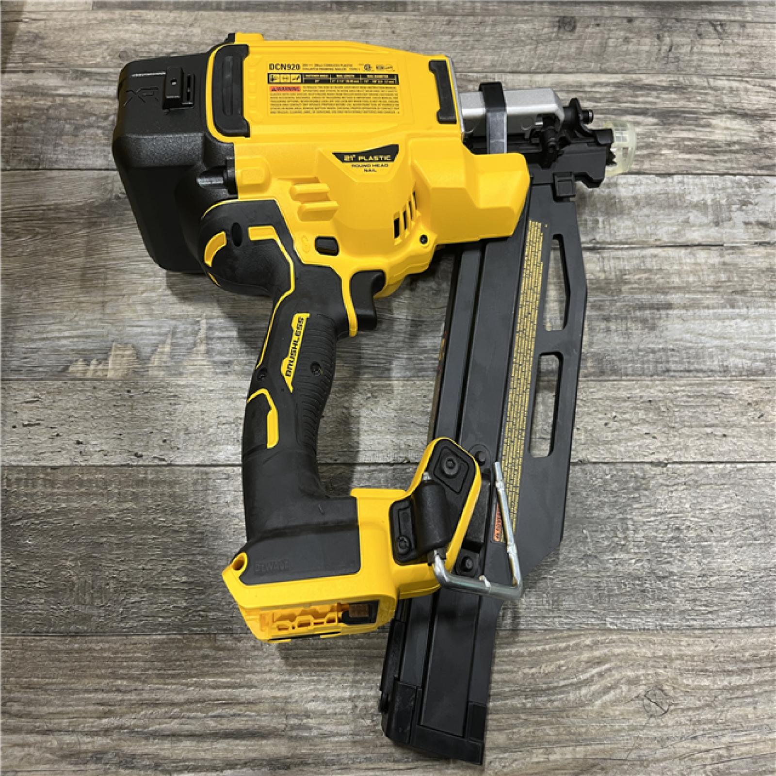 AS-IS DEWALT 20-Volt 21° Cordless Framing Nailer Kit