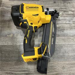 AS-IS DEWALT 20-Volt 21° Cordless Framing Nailer Kit