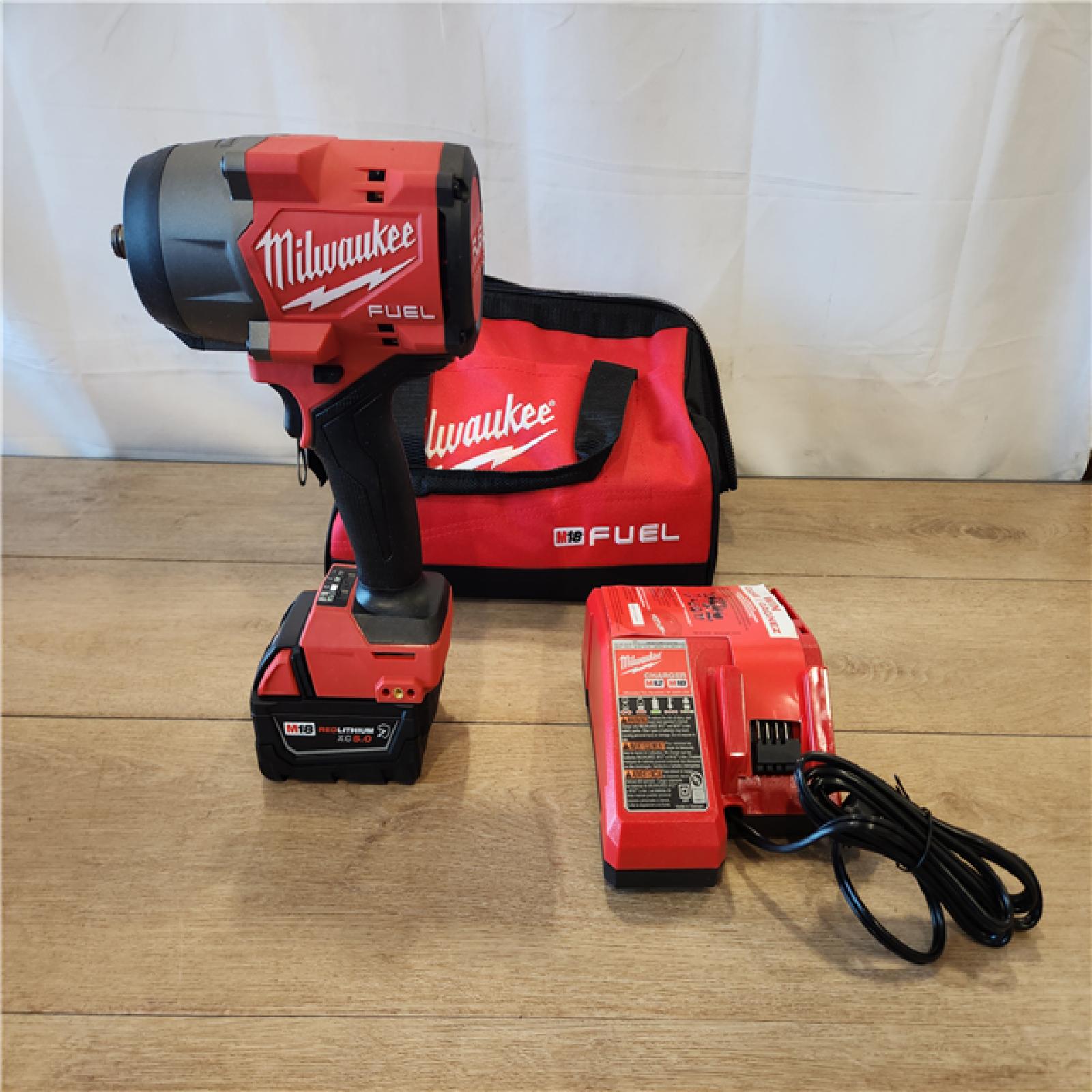 AS-IS- Milwaukee 18V Lithium-Ion Cordless 1/4 in. Impact Driver Kit