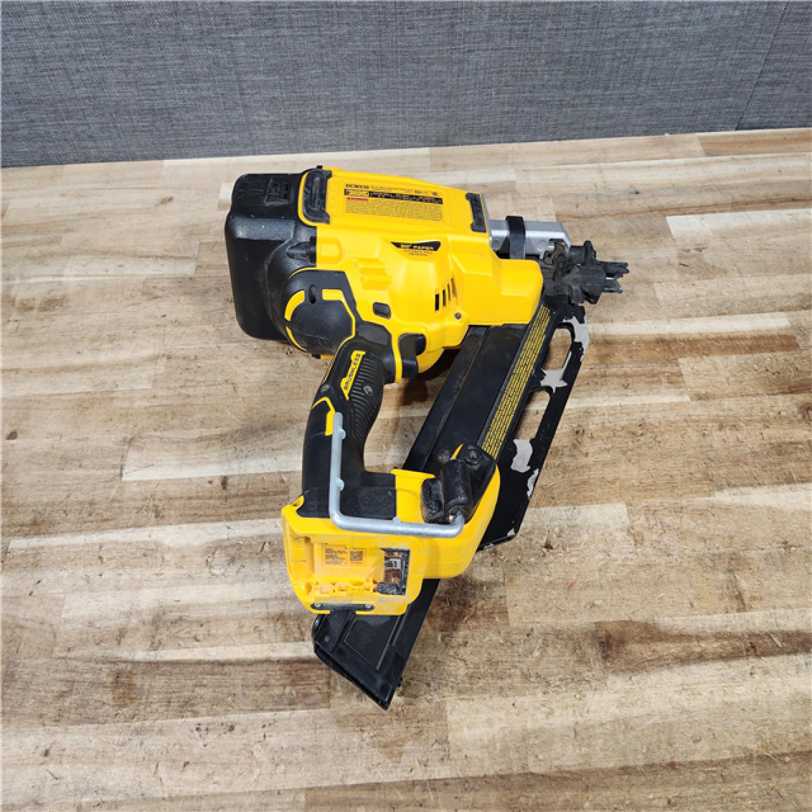 HOUSTON LOCATION - AS - IS DEWALT 20V 30 Degree Cordless Framing Nailer (Tool-Only)