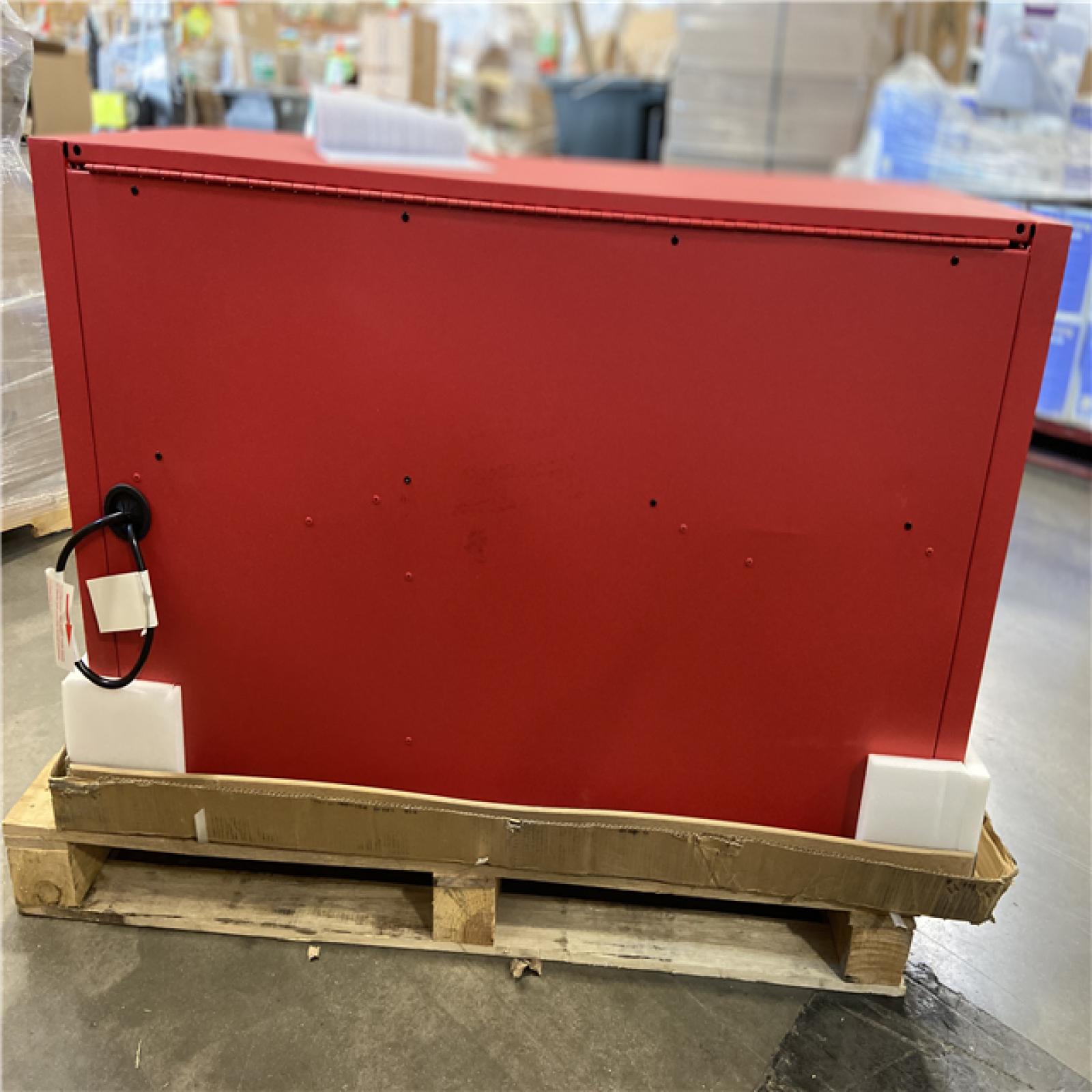 DALLAS LOCATION - Milwaukee High Capacity 46 in. W x 22 in. D 8-Drawer Top Chest